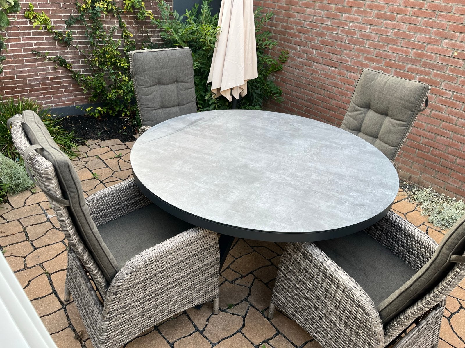 Tuinset met glazen tafel en verstelbare stoelen, Tuin en Terras, Ophalen, 4 zitplaatsen, Kunststof, Eettafel