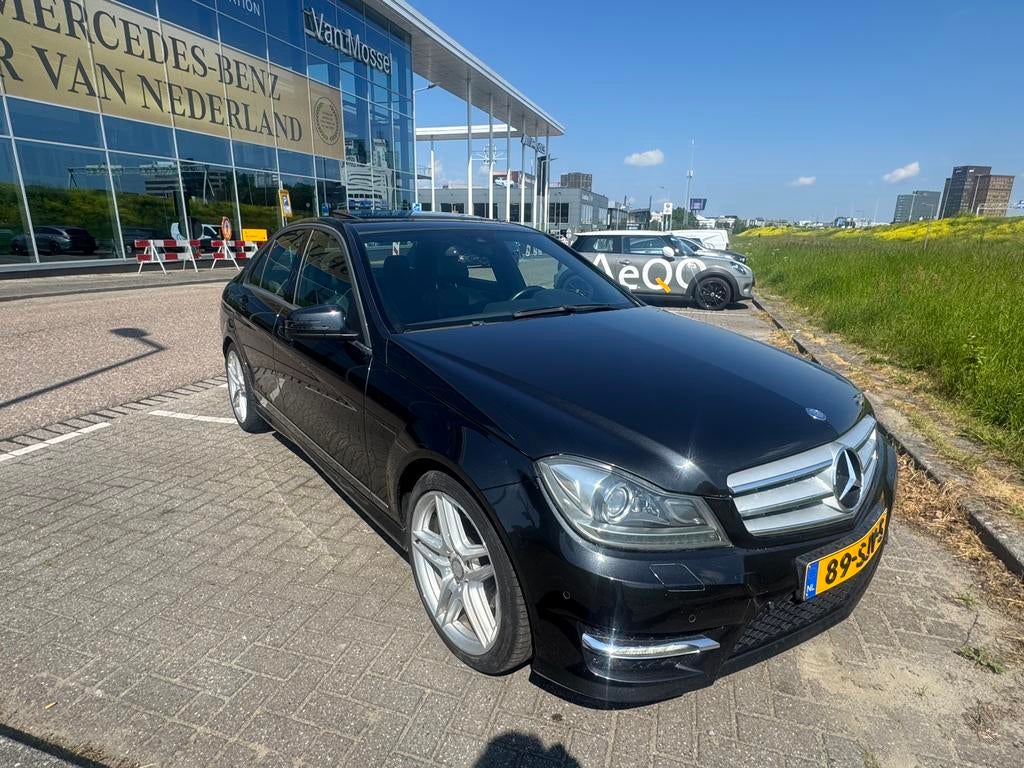 Mercedes-Benz C-Klasse Facelift AMG pakket Aut Vol, Automaat, 745 kg, 1800 kg, Zwart