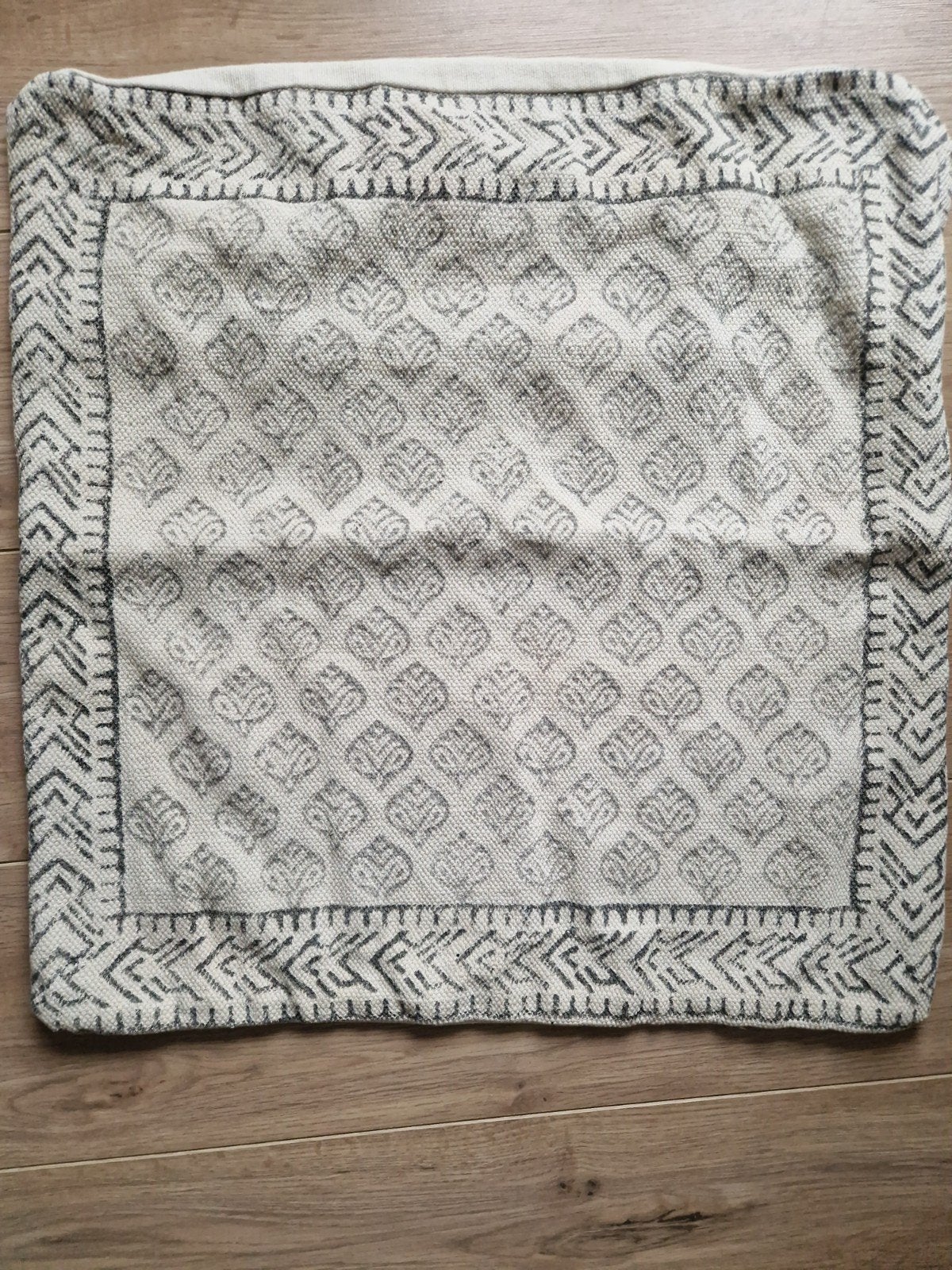 kussenhoes 2 stuks 55 x 55, Huis en Inrichting, Ophalen of Verzenden, Zo goed als nieuw, Vierkant