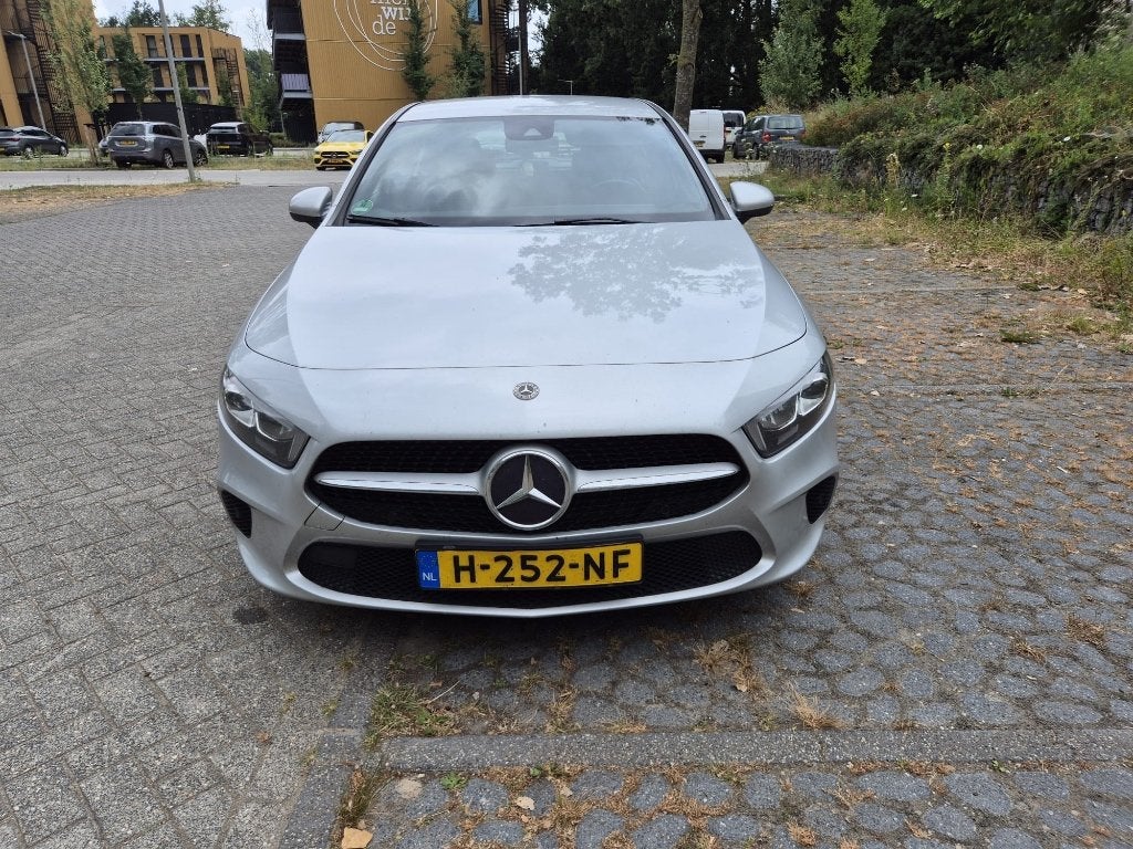 Mercedes-Benz A-Klasse A 180 136pk 7G-DCT 2020 Grijs, Auto's, 136 pk, Lichtsensor, 4 cilinders, Leder en Stof