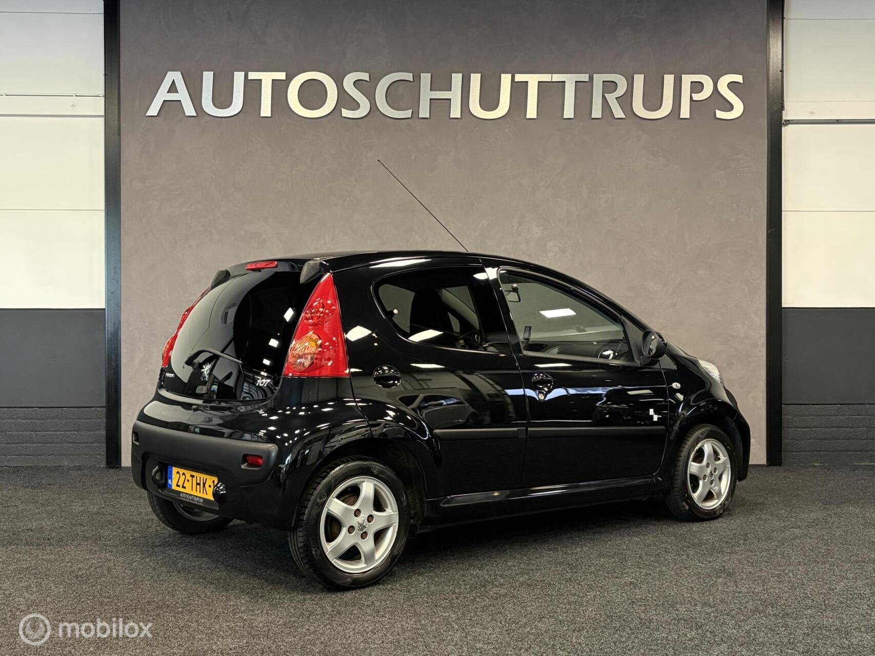 Peugeot 107 1.0-12V Black & Silver 5 DEURS / AIRCO / LMV / G, Auto's, Peugeot, Voorwielaandrijving, Euro 5, Gebruikt, Zwart