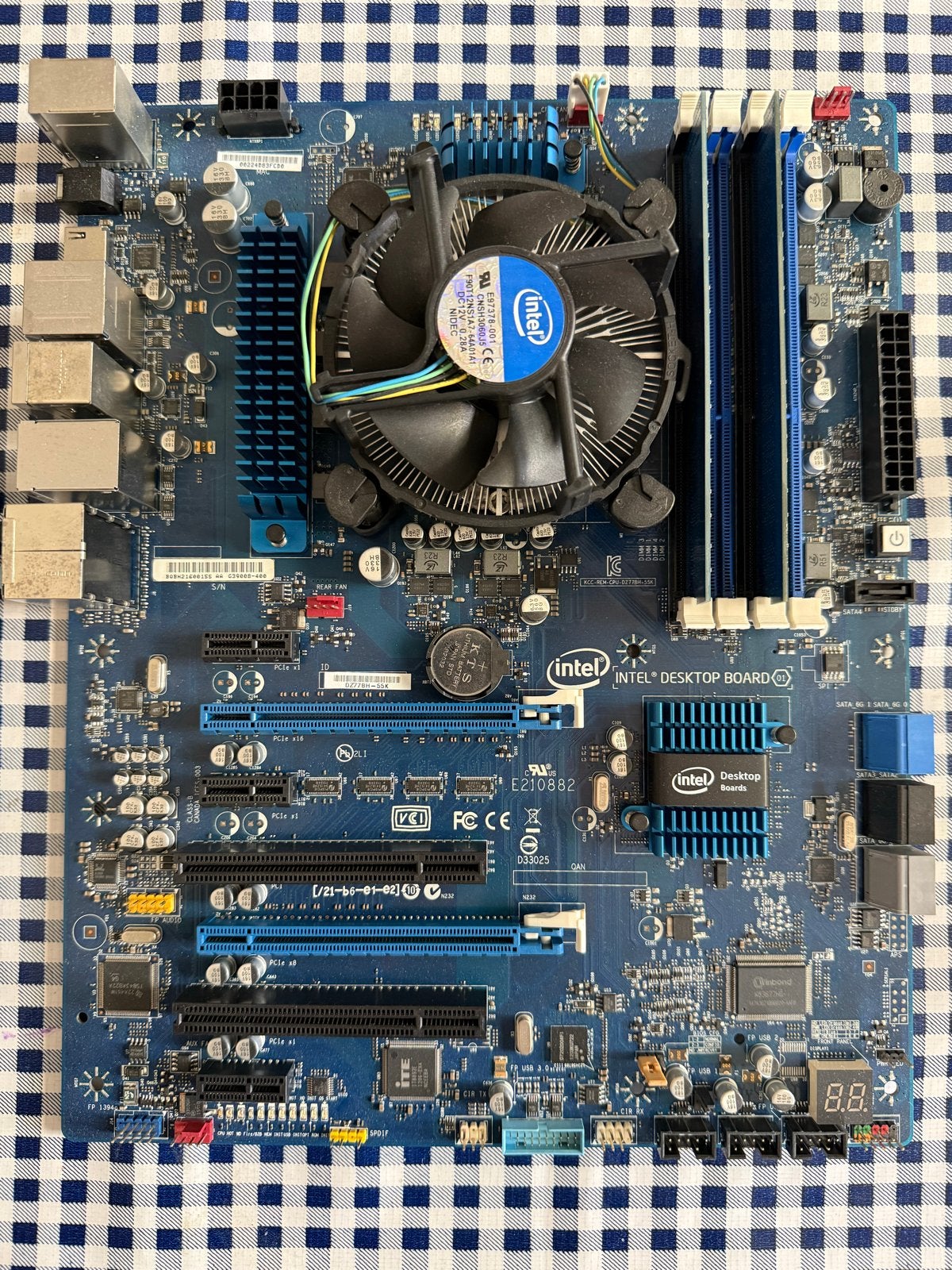 Intel Desktop Board DZ77BH-55K met 4GB RAM, Computers en Software, Moederborden, Ophalen, Gebruikt, Intel, DDR3