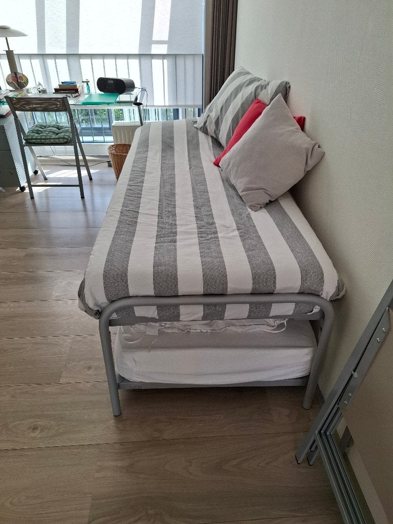 Logeerbed / Onderschuifbed - Ideaal voor gasten, ed., Ophalen, Eenpersoons, Zo goed als nieuw, 80 cm