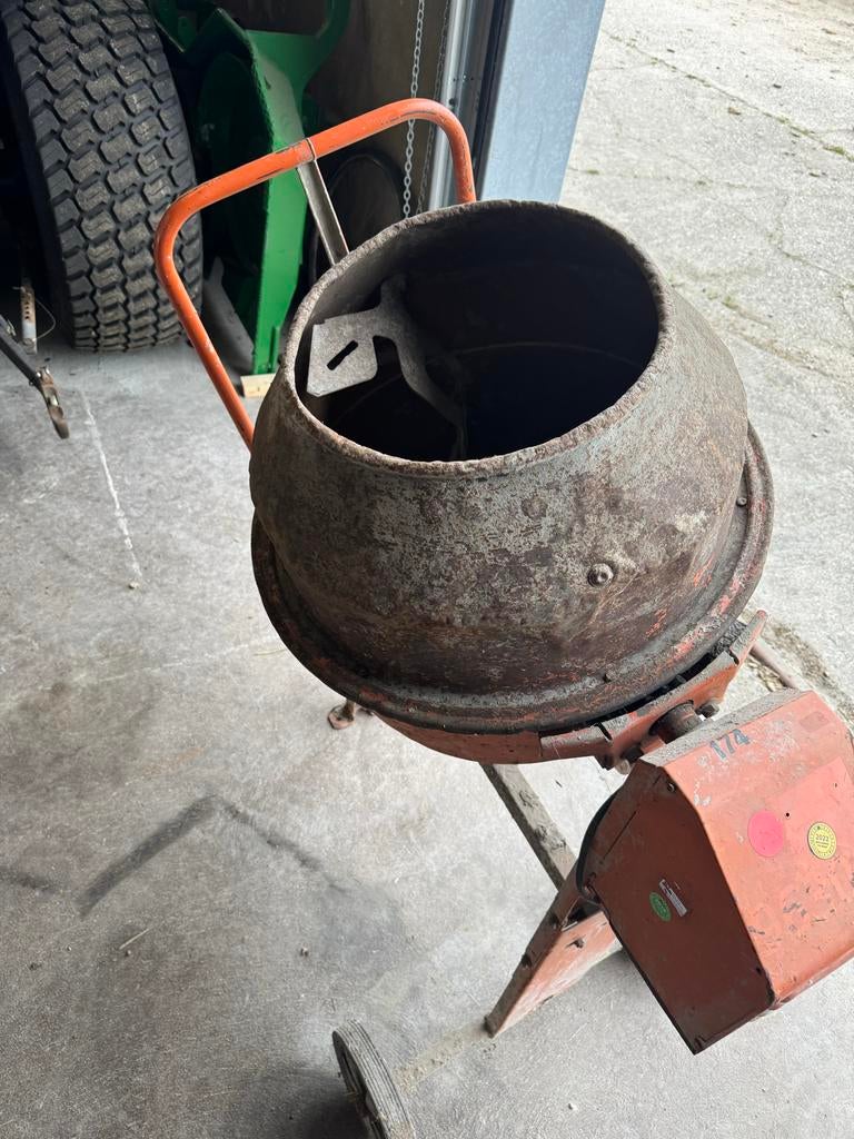 Elektrische betonmolen 230V, Ophalen of Verzenden, Zo goed als nieuw