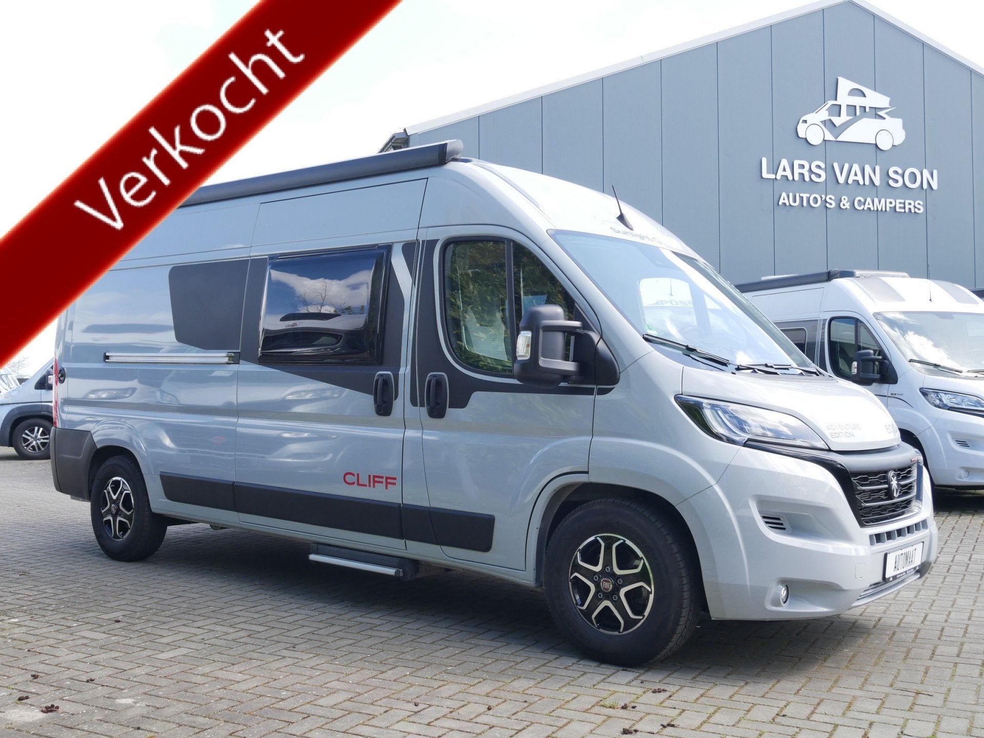 Sunlight Cliff 600 XV, 9-Traps Automaat, 6 Meter Buscamper,, Caravans en Kamperen, Automaat, Buscamper of Camperbus, Sunlight