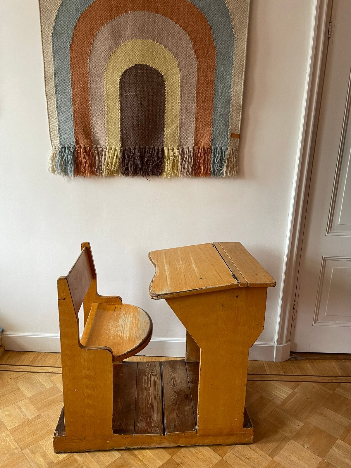 Vintage Zweeds schoolbankje - Retro kinderbureau, Antiek en Kunst, Ophalen