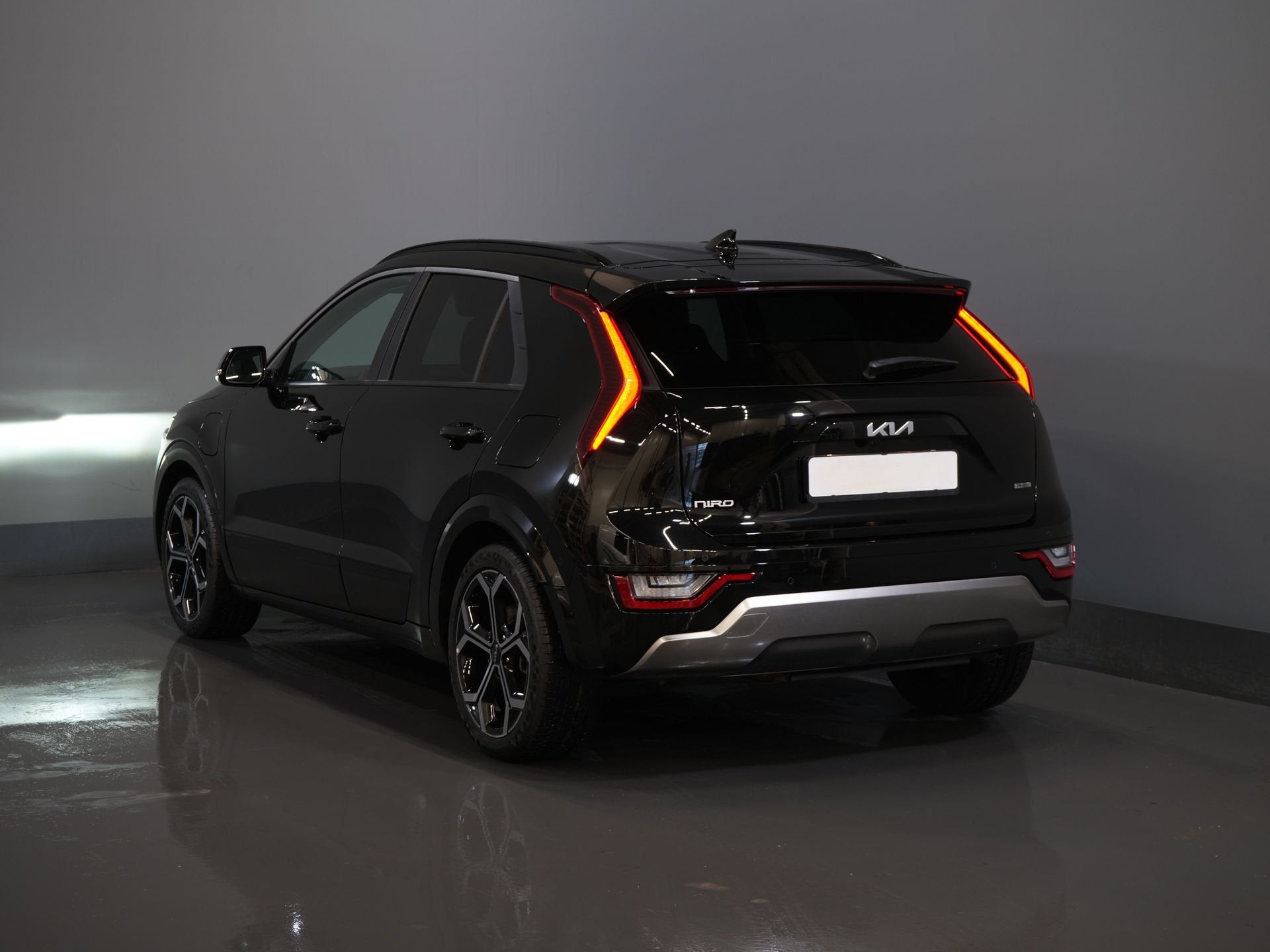 Kia Niro 1.6 GDi PHEV Executive Line (DEMO) Harman Kardon/ S, 180 min, Zwart, Bedrijf, Onderhoudsboekje