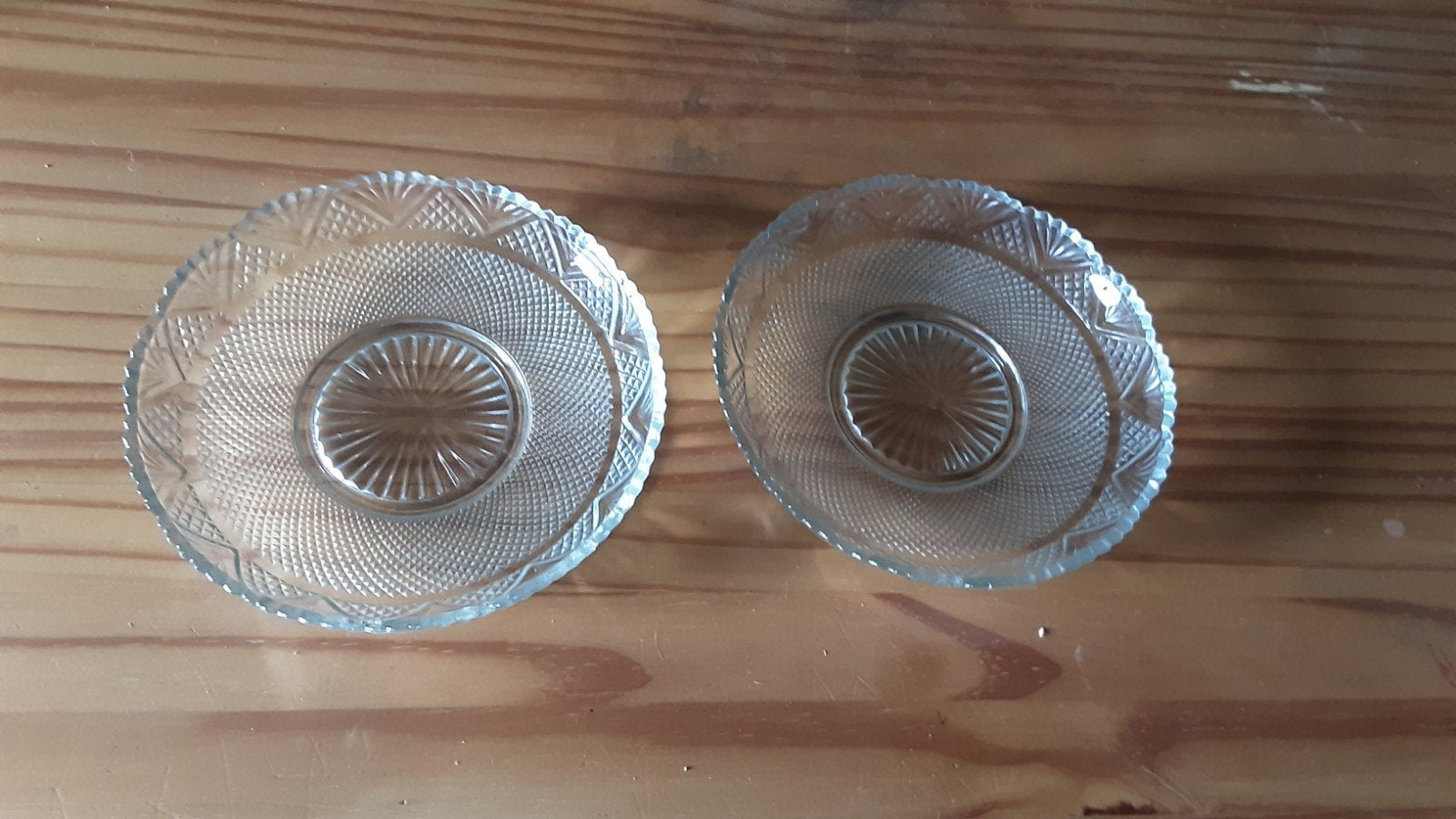 2 glazen bordjes met patroon, Antiek en Kunst, Ophalen of Verzenden