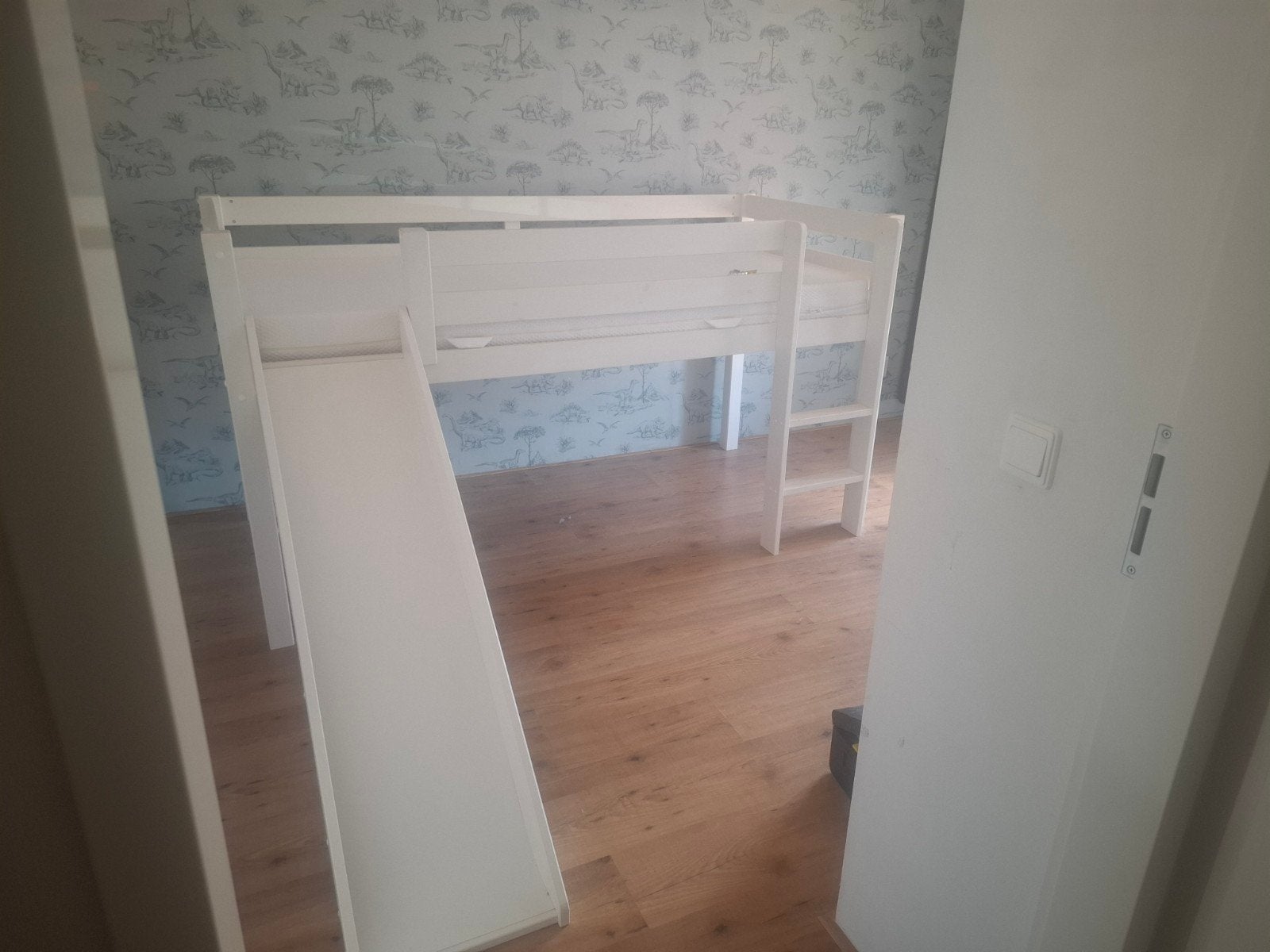 Witte halfhoogslaper met glijbaan, Huis en Inrichting, Slaapkamer | Stapelbedden en Hoogslapers, Ophalen, Eenpersoons, Zo goed als nieuw