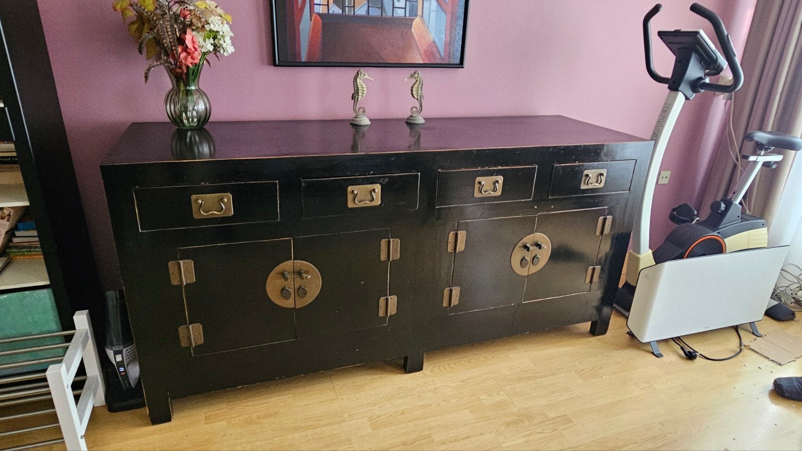 Chinees dressoir - Zwart met messing beslag, Huis en Inrichting, Met lade(s), 150 tot 200 cm, 50 tot 75 cm, Ophalen