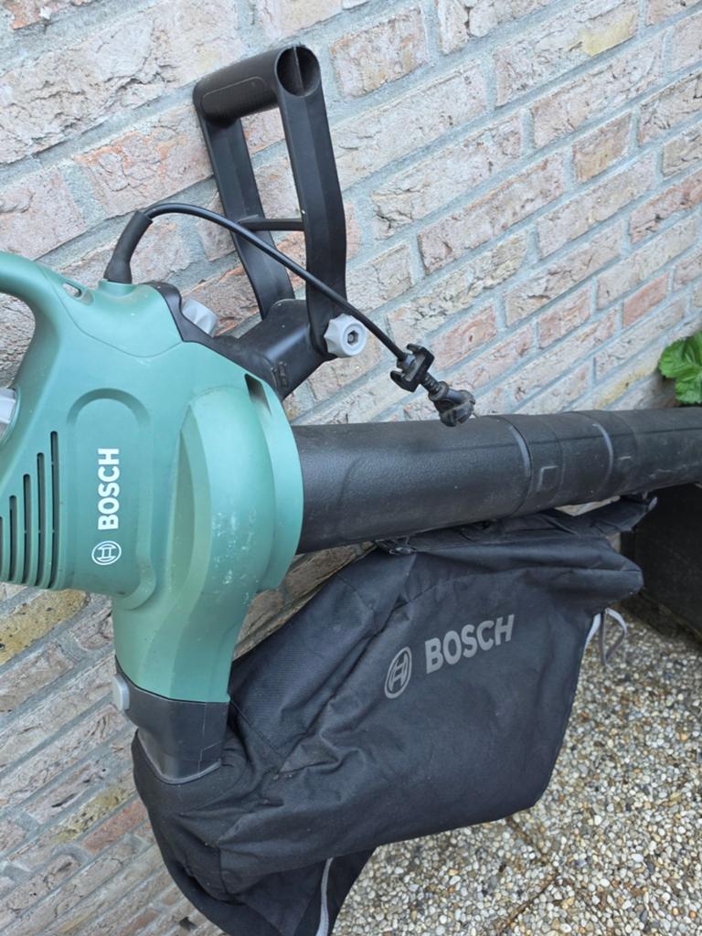 Bosch UniversalGardenTidy 3600 H81 000 Bladblazer, Gebruikt, Met opvangzak, Handgedragen, Ophalen of Verzenden