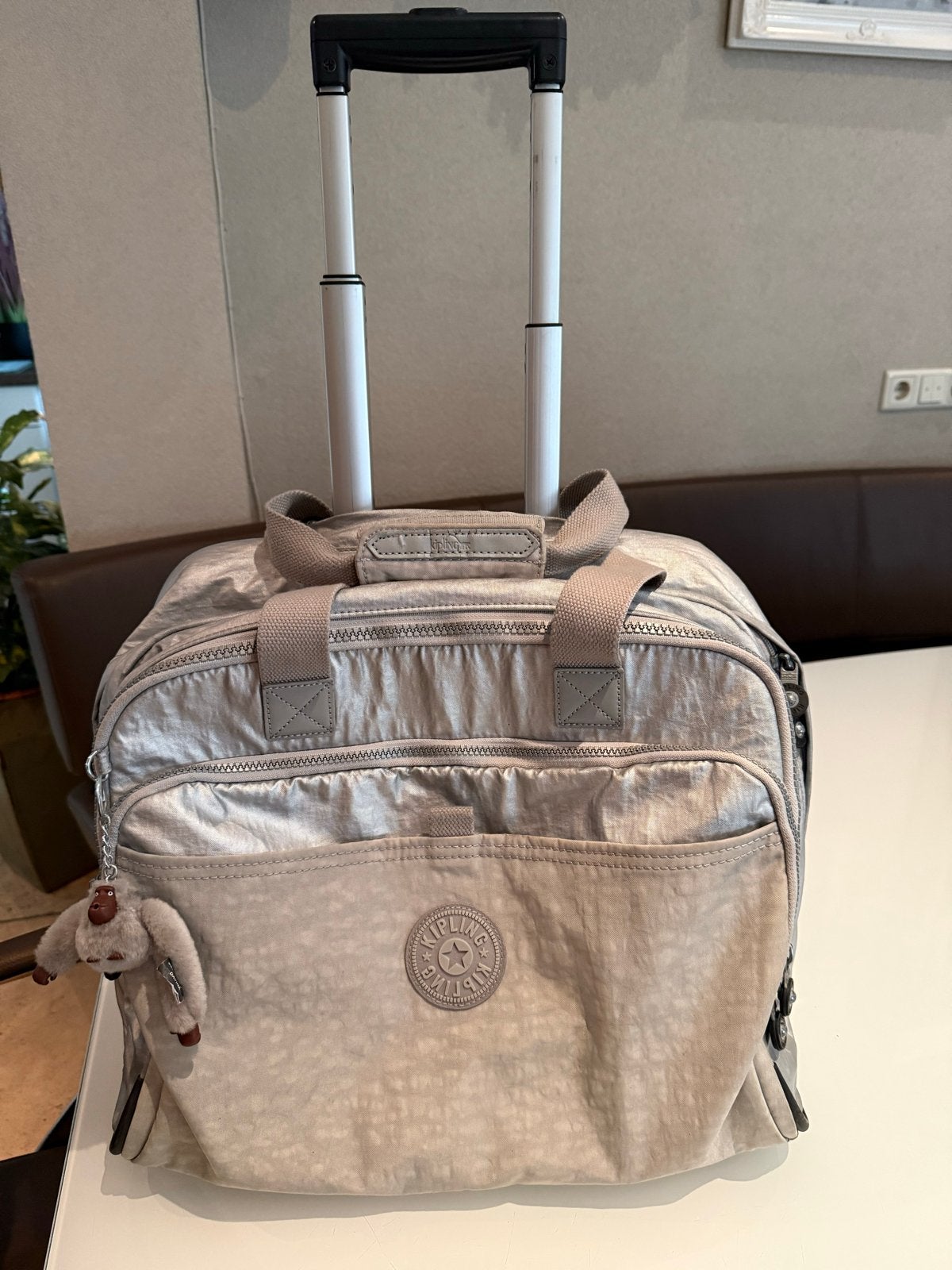 Kipling reistas met wieltjes en uitschuifbare handgreep, Ophalen, 40 tot 60 cm, 30 cm of meer, Zo goed als nieuw