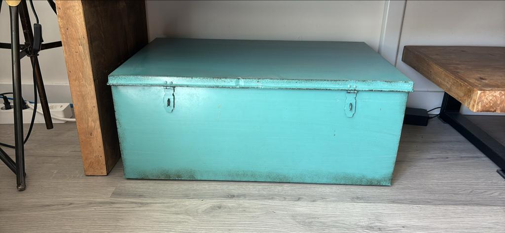 Vintage turquoise metal kist - Opbergkist, Gebruikt, 50 tot 100 cm, Ophalen of Verzenden, 75 tot 100 cm