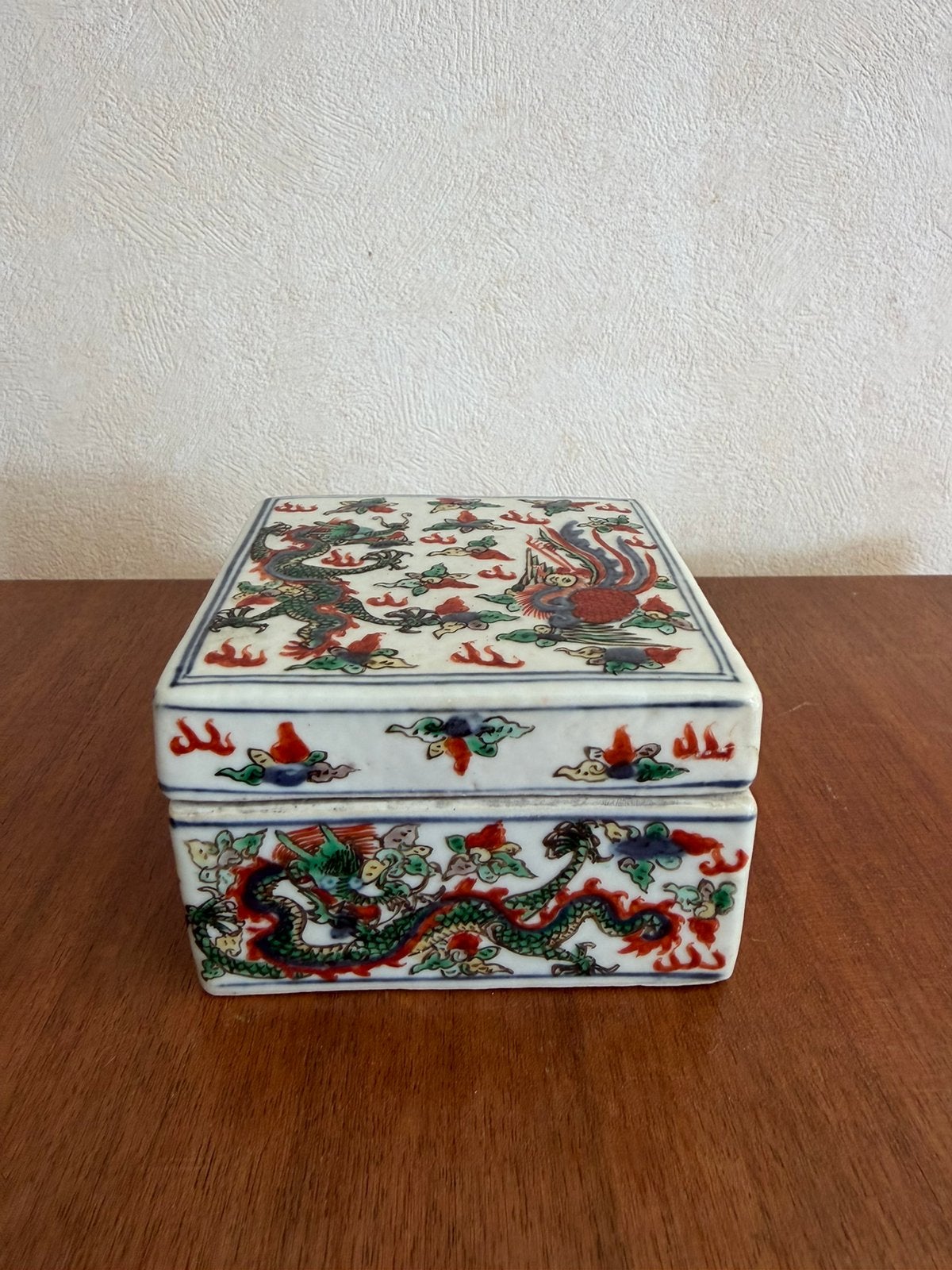 Antieke Chinese wucai dekseldoos – Wanli-merk, Ophalen of Verzenden