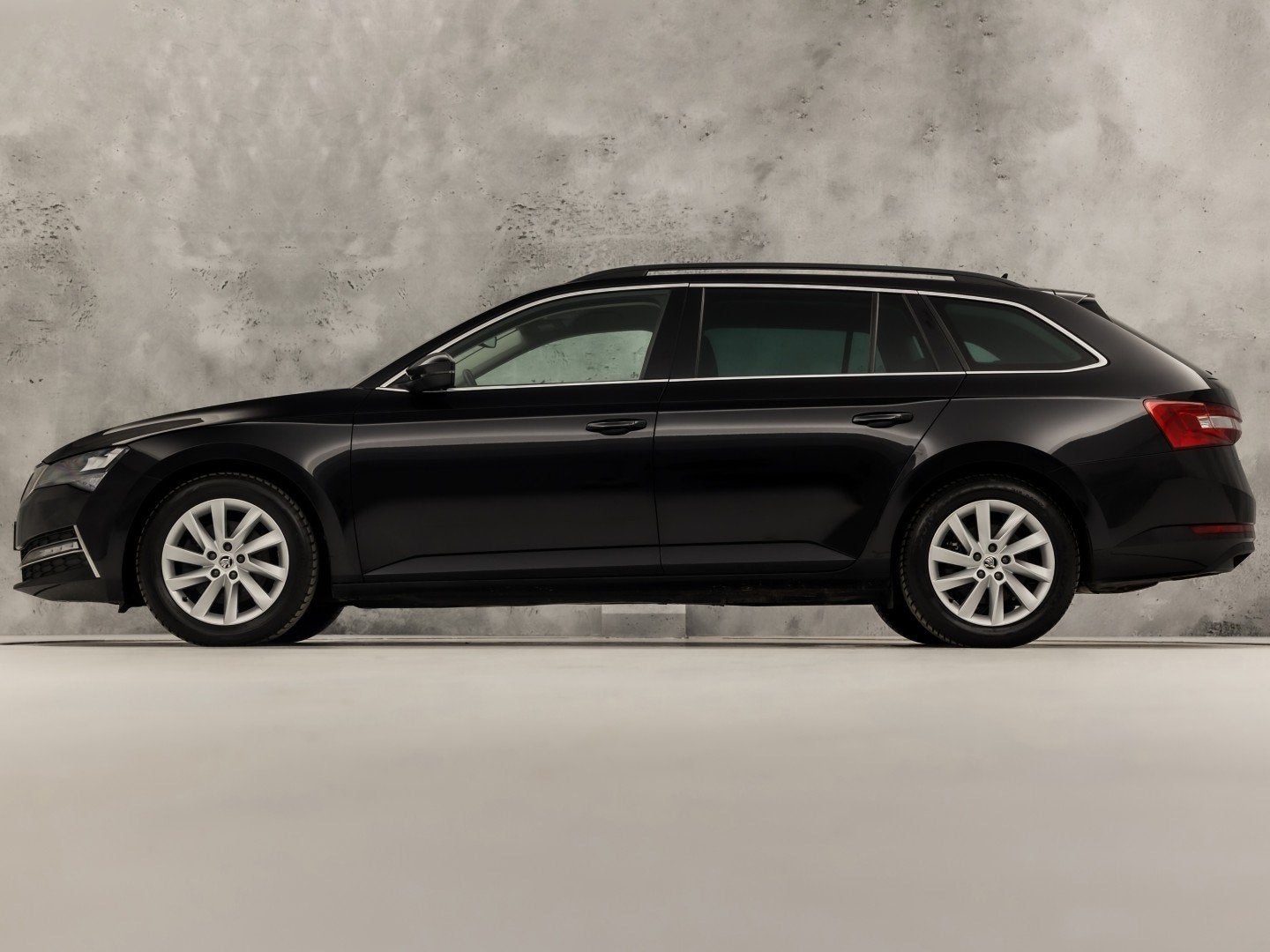 Skoda Superb Combi 1.4 TSI iV Sport 218Pk Automaat (VIRTUAL, Auto's, 12 maanden, Gebruikt, 4 cilinders, Automatische klimaatregeling