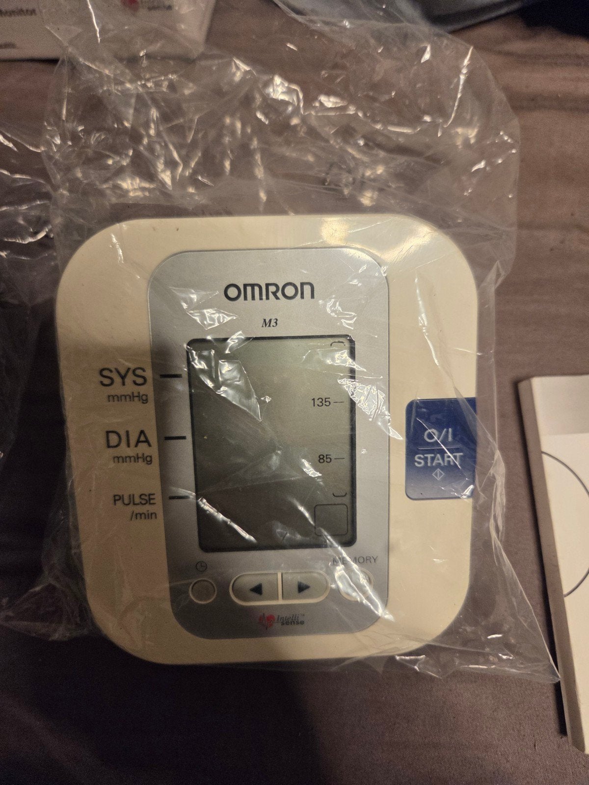 Omron M3 Bloeddrukmeter - gebruikt met doos, Ophalen of Verzenden, Nieuw, Overige typen