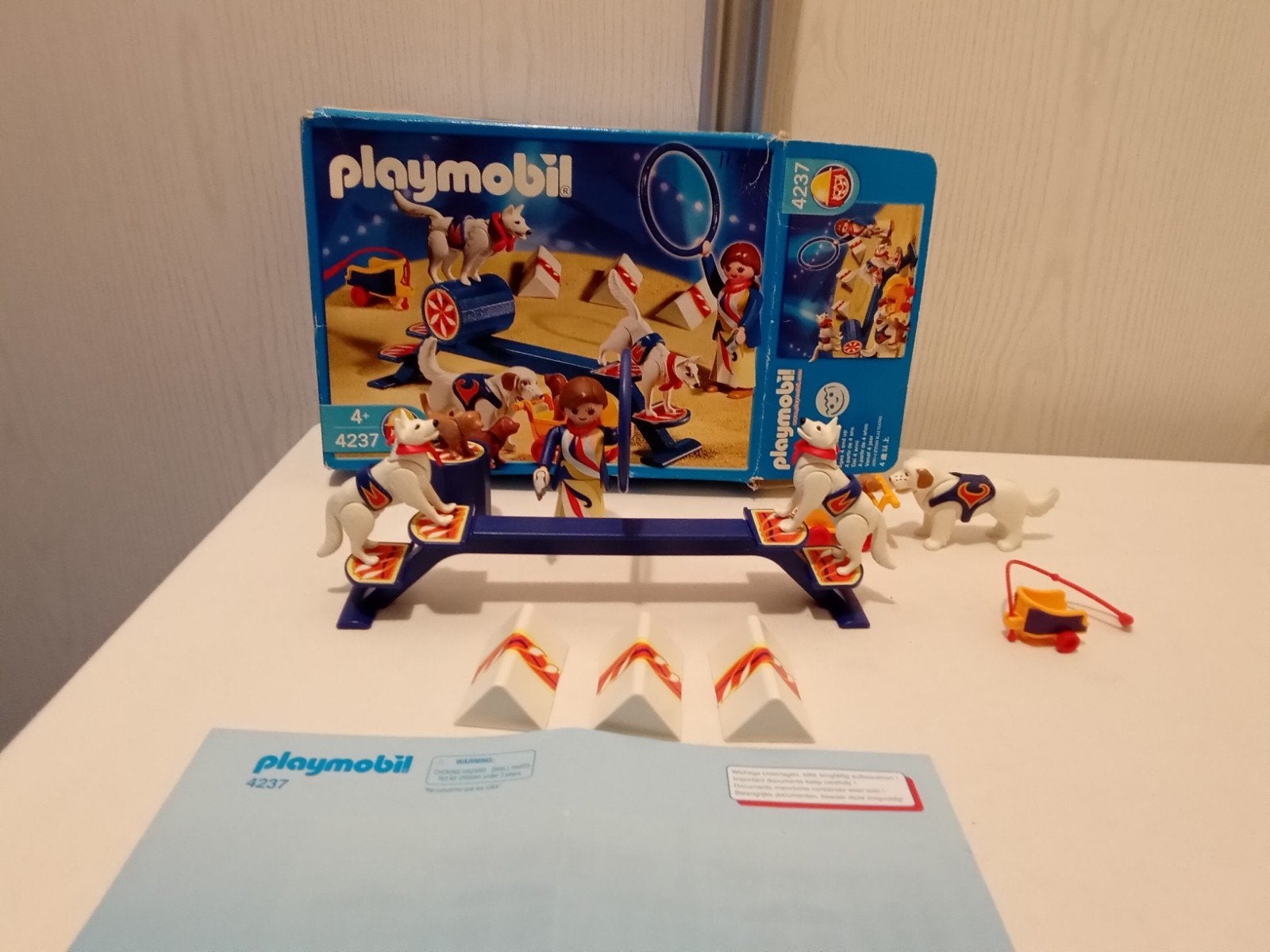 Playmobil 4237 circus hondenact compleet met doos en boekje, Complete set, Overige typen, Ophalen of Verzenden, Zo goed als nieuw