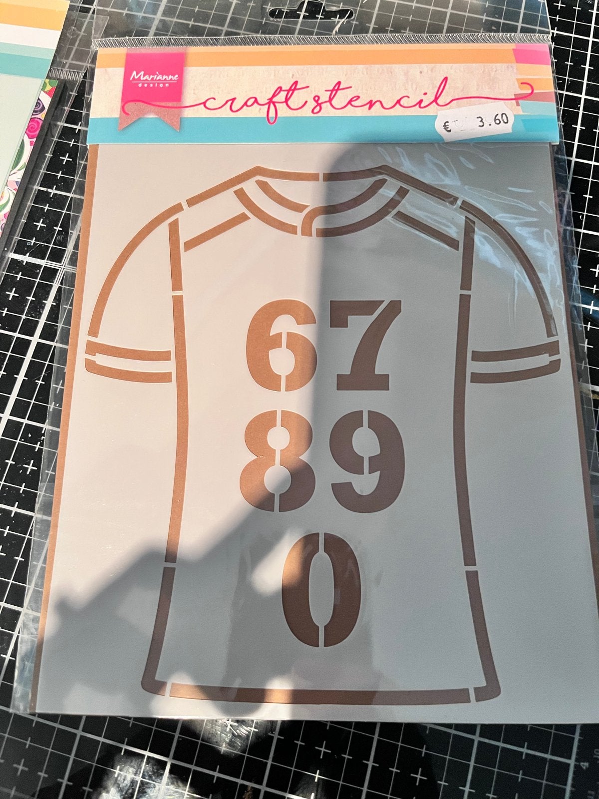 Marianne Design Craft Stencil Voetbalshirt met Nummers, Hobby en Vrije tijd, Overige thema's, Nieuw, Ophalen of Verzenden, Kunststof