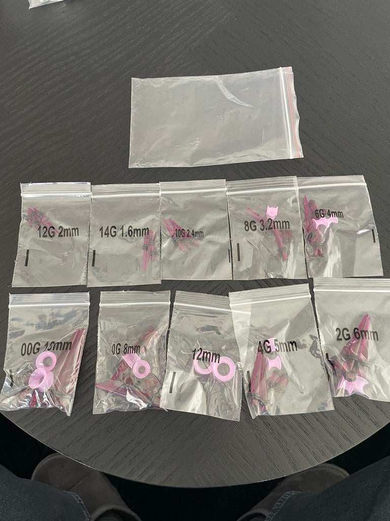 Piercing stretch set - diverse maten, Sieraden, Tassen en Uiterlijk, Piercings, Zo goed als nieuw, Oor- of Traguspiercing, Overige materialen