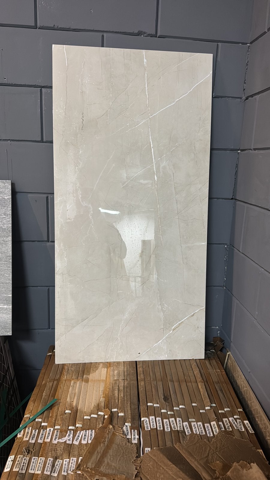 Gepolijste marmerlook tegel 120x60 €30.- per m2, Antiek en Kunst, Ophalen