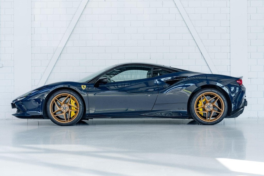 Ferrari F8 Tributo 3.9 V8 HELE | Carbon | Ferrari Shield | B, Auto's, Ferrari, Automaat, 1505 kg, Zwart, 719 pk