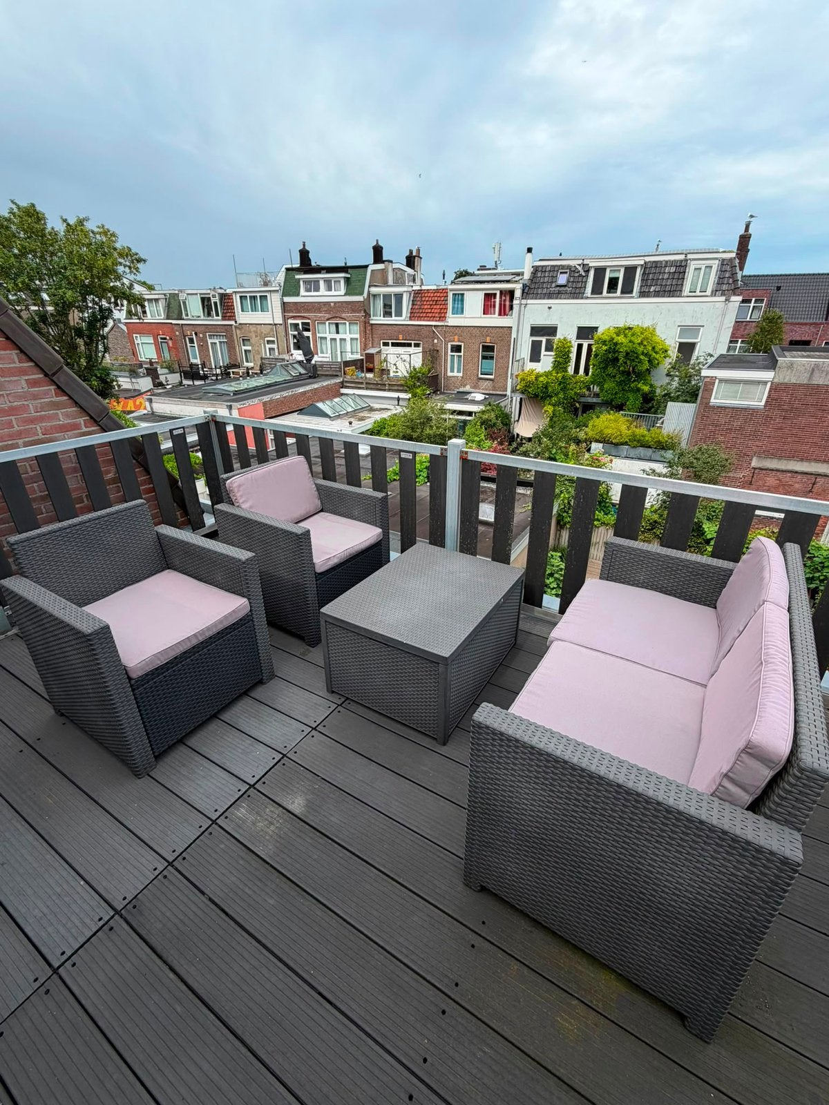 Loungebankje, 2 stoelen en tafeltje (Utrecht), Tuin en Terras, Ophalen, 4 zitplaatsen, Kunststof, Gebruikt