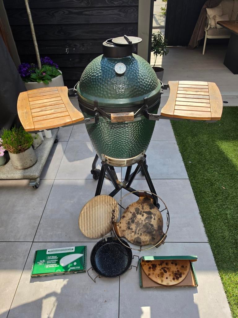 Big Green Egg Medium COMPLEET!, Tuin en Terras, Houtskoolbarbecues, Ophalen, Zo goed als nieuw, Big Green Egg