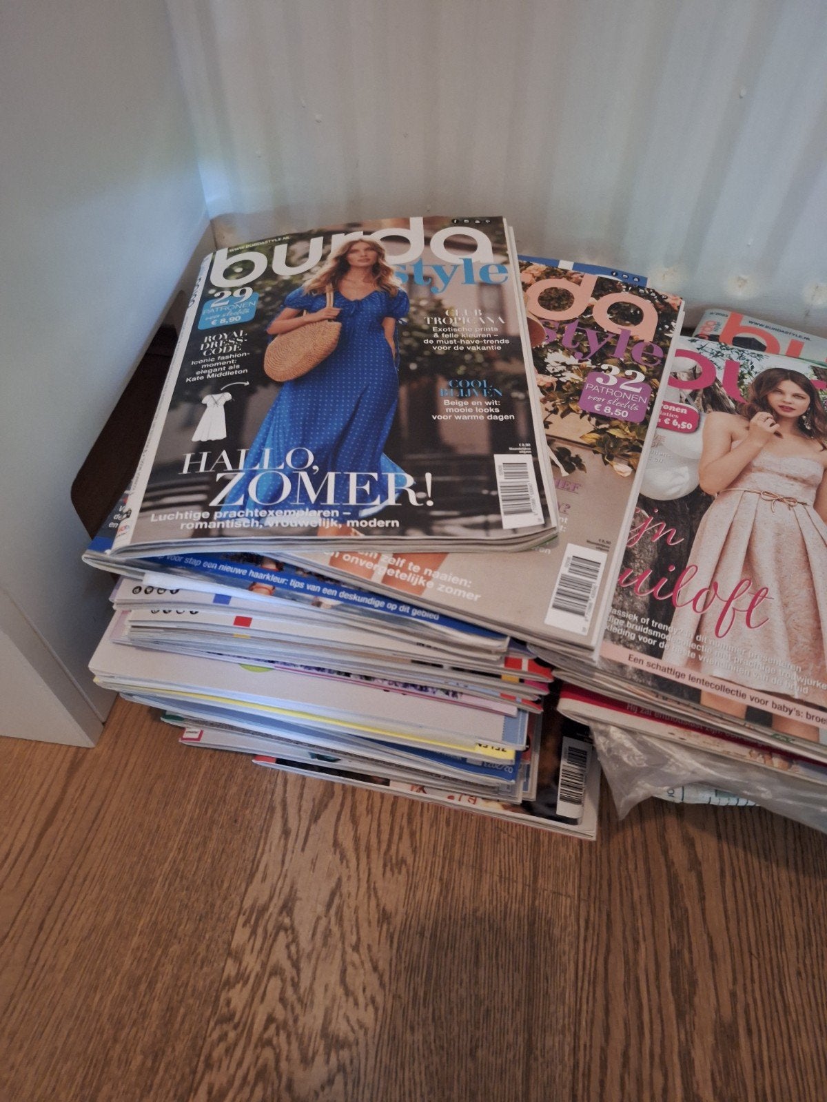 Burda Style, La Maison Victor, Naaitrends enz, Ophalen of Verzenden, Gelezen, Damesbladen