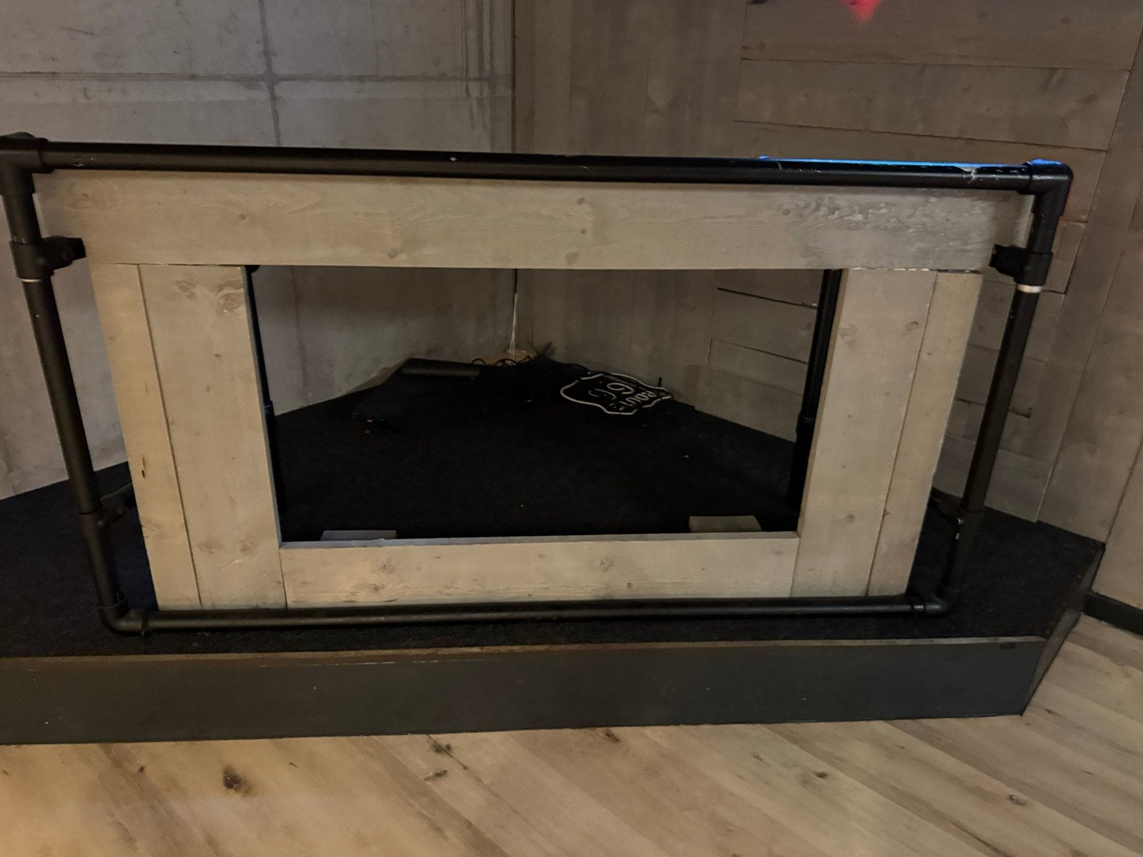 DJ Booth van Steigerbuis en Steigerhout, Ophalen, Gebruikt