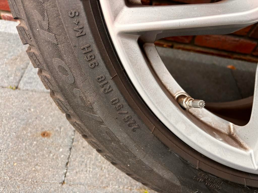 Anzio velgen met winterbanden 225/50 R18 95H, Ophalen of Verzenden, Gebruikt