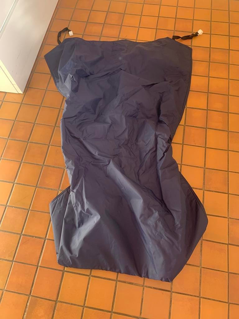 Waterdichte voetenzak voor rolstoel. 25 euro, Ophalen of Verzenden, Zo goed als nieuw, Duwrolstoel