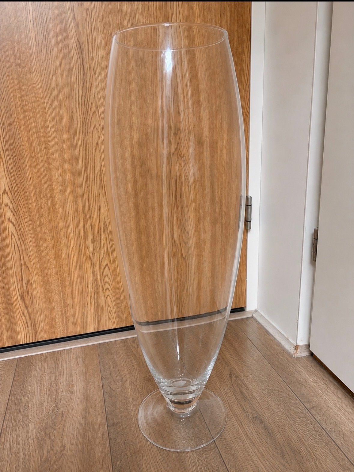 Grote glazen vaas op voet - Zo goed als nieuw, Huis en Inrichting, Woonaccessoires | Vazen, Ophalen, Op voet, Transparant, Glas