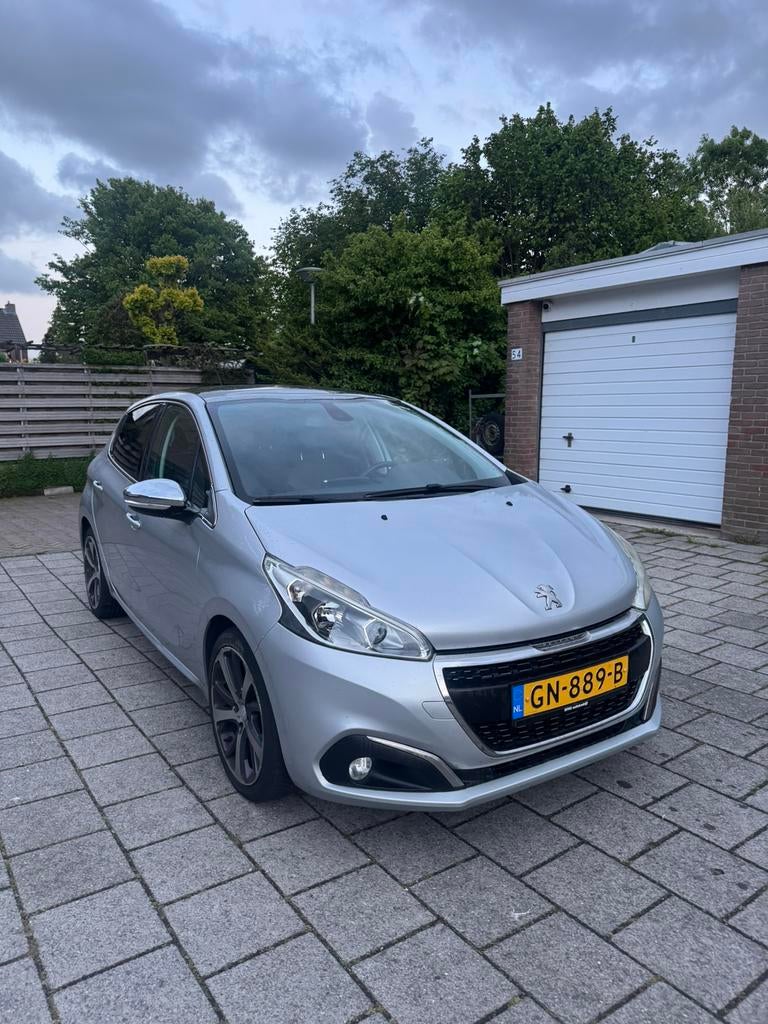 Peugeot 208 1.2 VTI 110PK 5-D 2015 Panoramdak, Auto's, Voorwielaandrijving, Leder en Stof, Origineel Nederlands, Handgeschakeld