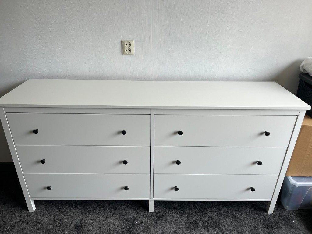 Koppang ladekast (nieuwstaat) met 6 lades, Huis en Inrichting, Ophalen, 5 laden of meer, 50 tot 100 cm, Zo goed als nieuw