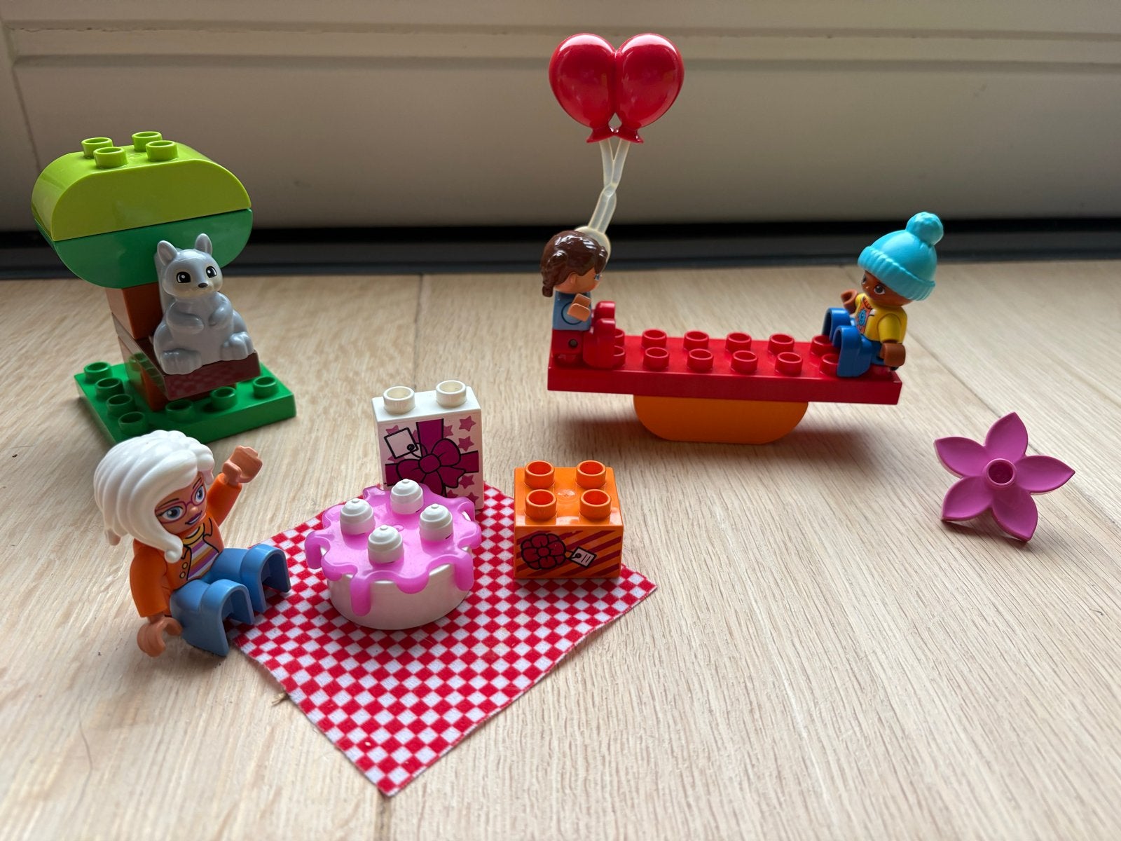 Lego Duplo - my town - verjaardagspicknick 10832, Inclusief minifiguren, Ophalen of Verzenden, Zo goed als nieuw, Duplo