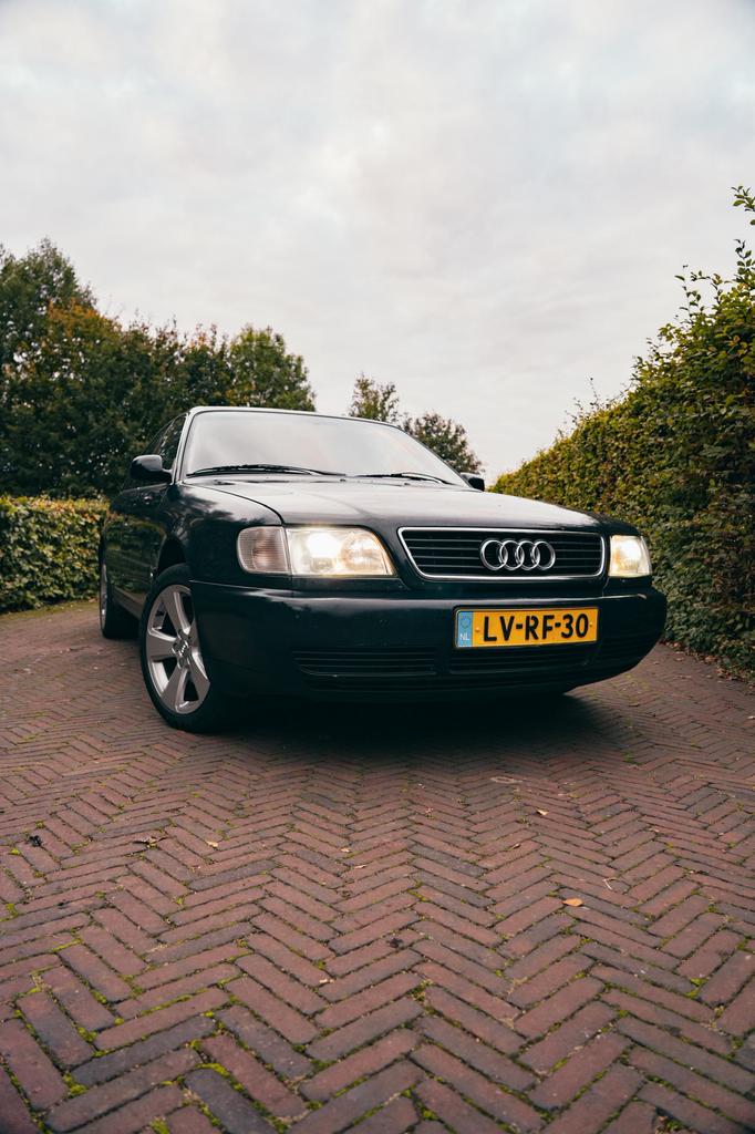 Audi A6 C4 1995 NIEUWE KW SCHROEFSET, 1750 kg, Blauw, Origineel Nederlands, Handgeschakeld