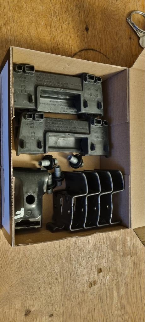 Thule Kit 186001 voor voetstuk 710600, Auto diversen, Dakdragers, Verzenden, Zo goed als nieuw