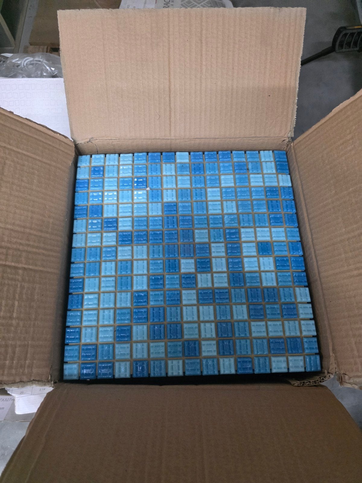 Glas mozaiek tegel matjes 30x3 nog 4 dozen over van zwembad, Nieuw, Ophalen of Verzenden, 20 tot 40 cm, Minder dan 5 m²