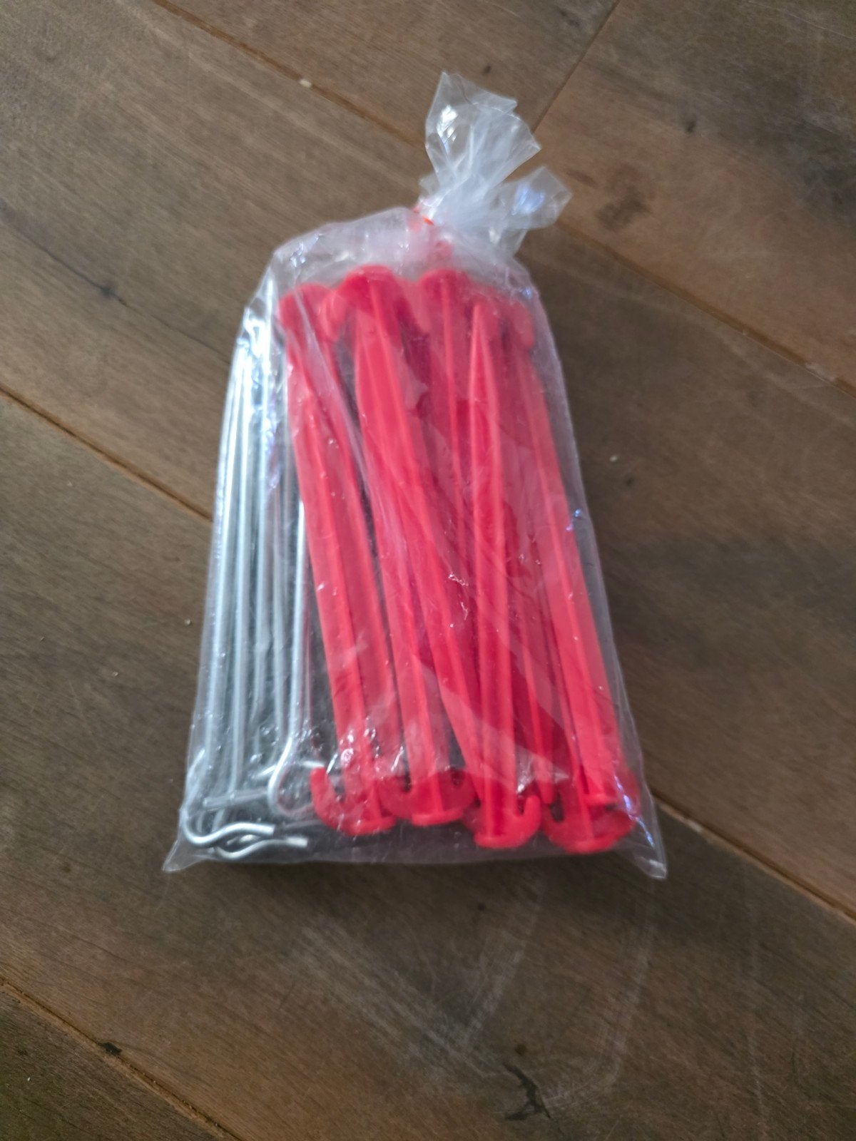 24 nieuwe tentharingen: 12 kunststof en 12 metalen pennen, Ophalen, Nieuw