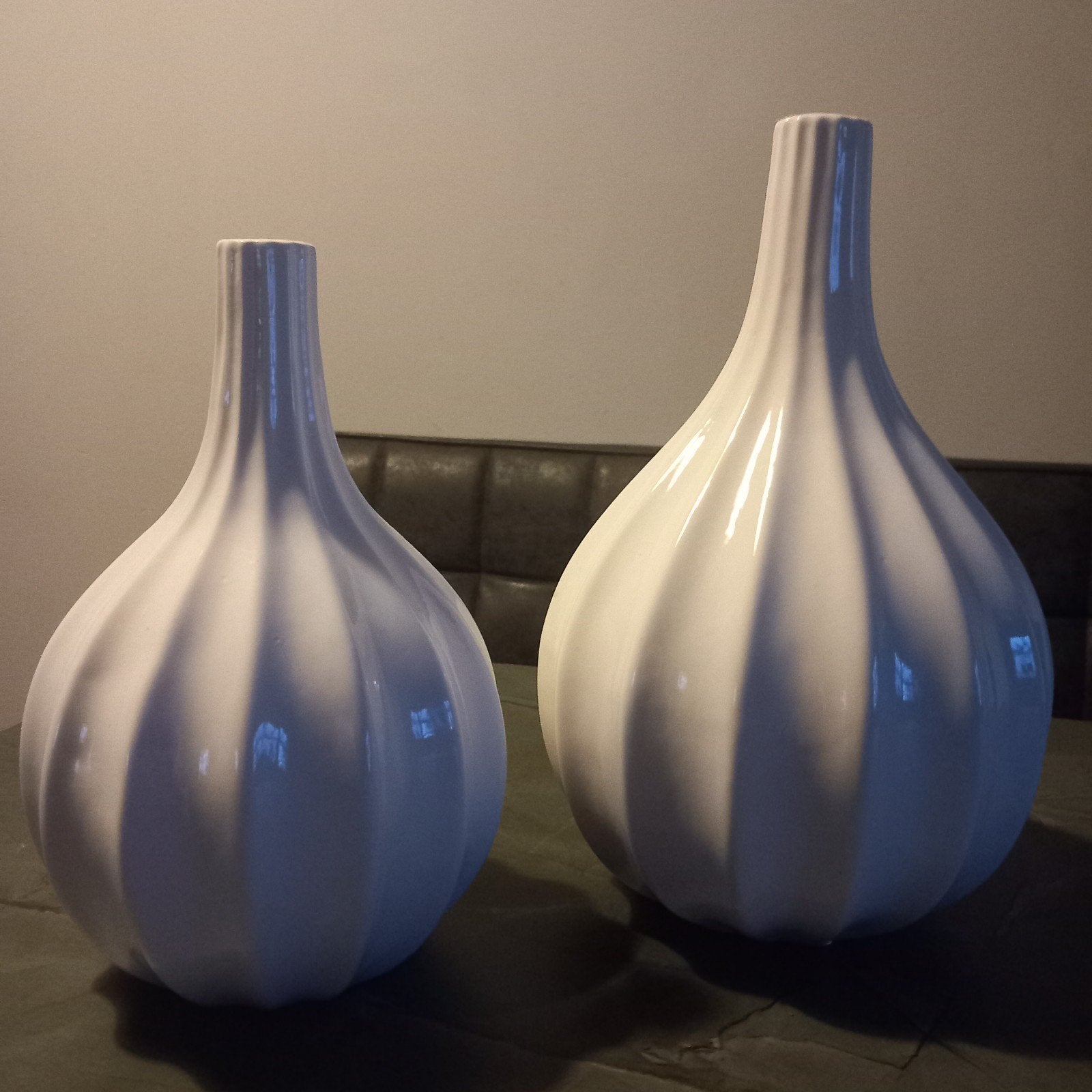 Set van 2 Witte Keramische Vazen - Modern Design, Antiek en Kunst, Antiek | Vazen, Ophalen