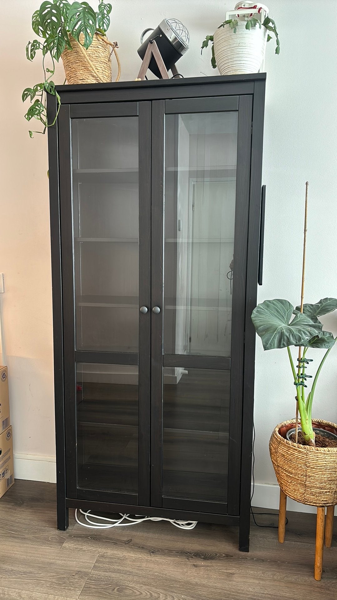 MOET WEG! Ikea Hemnes vitrinekast, Ophalen, Gebruikt, 50 tot 100 cm, 150 tot 200 cm