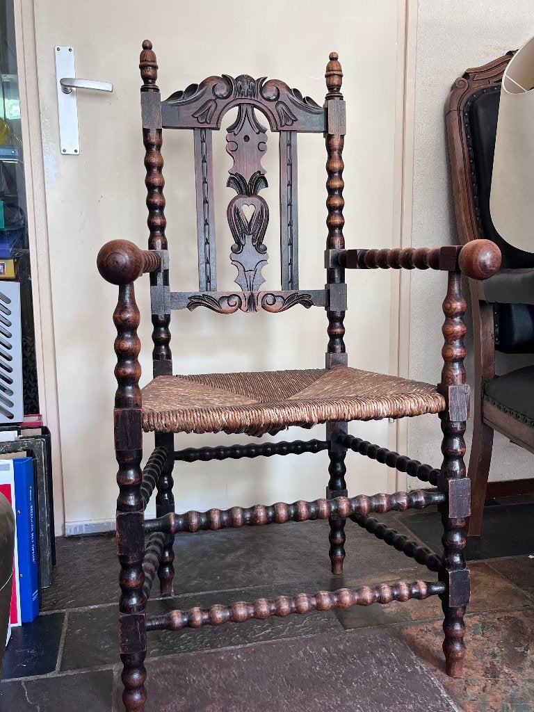 Fantastische knobbelstoel - Antieke houten stoel, Antiek en Kunst, Antiek | Meubels | Stoelen en Banken, Ophalen