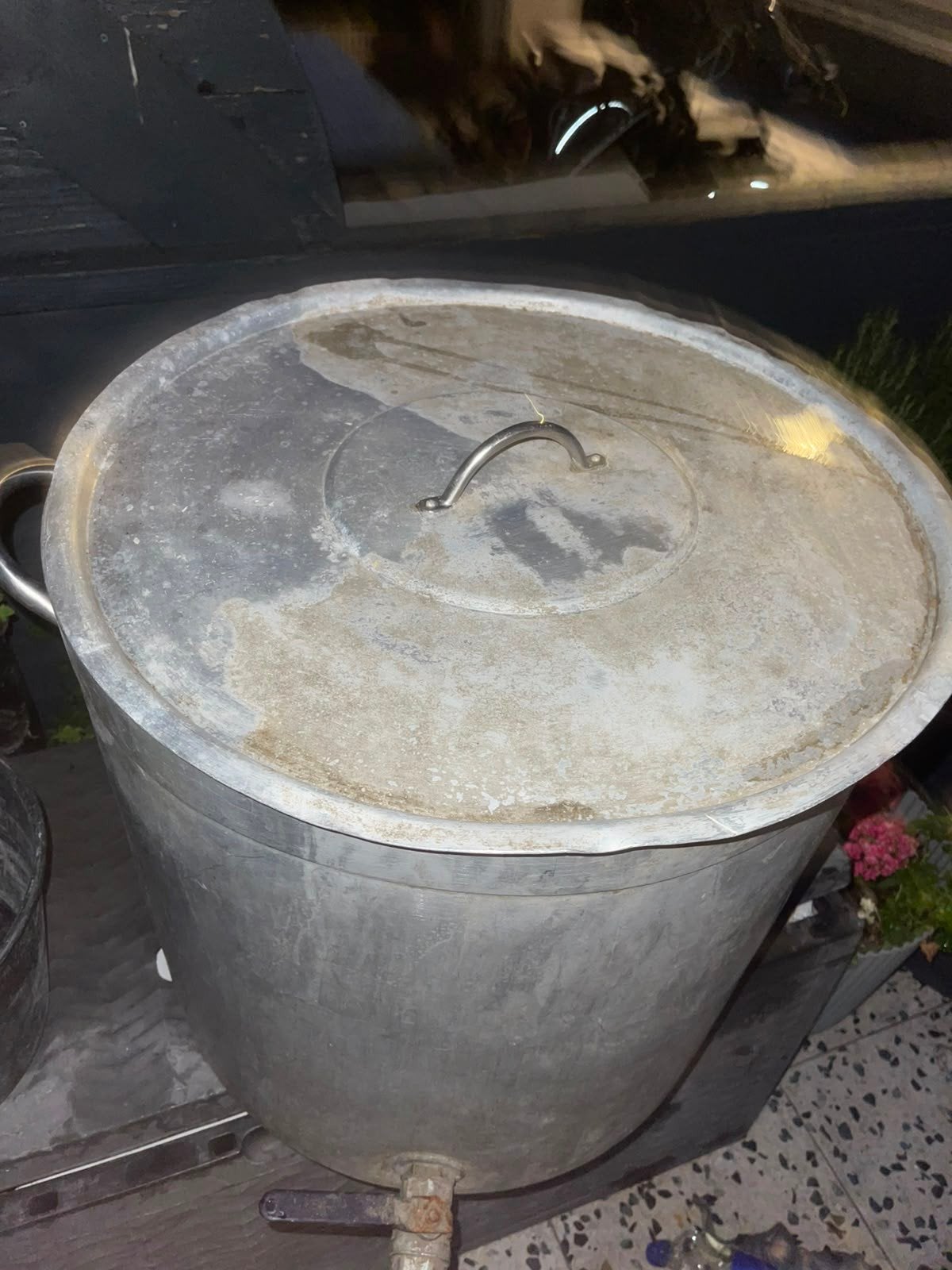 Grote aluminium kookpan met kraan en deksel (50 cm), Huis en Inrichting, Keuken | Potten en Pannen, Ophalen