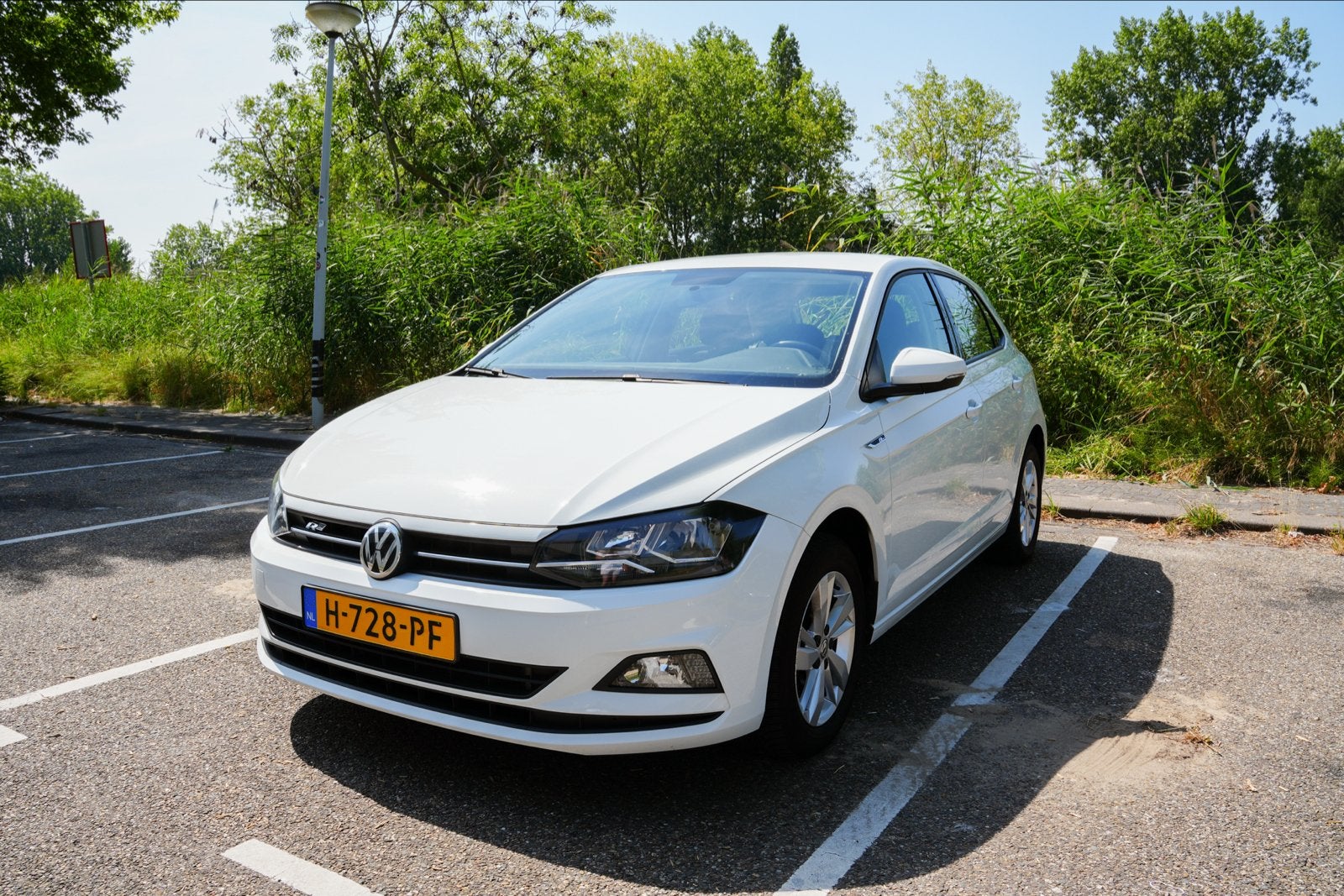 Volkswagen Polo 1.0 TSI 95pk 2020 Wit, Auto's, Voorwielaandrijving, 95 pk, 1055 kg, Origineel Nederlands
