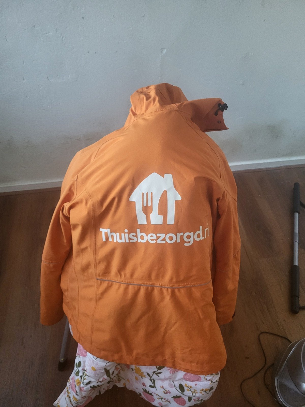 thuisbezorgd jas - Maat S, Ophalen, Oranje, Thuisbezorgd.nl, Gedragen