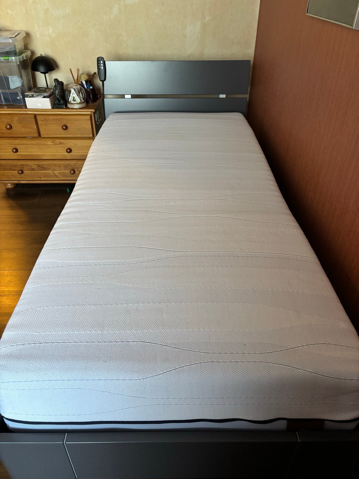 Zo goed als nieuw seniorenbed met M Line matras, Ophalen, Verstelbaar, Eenpersoons, Zo goed als nieuw