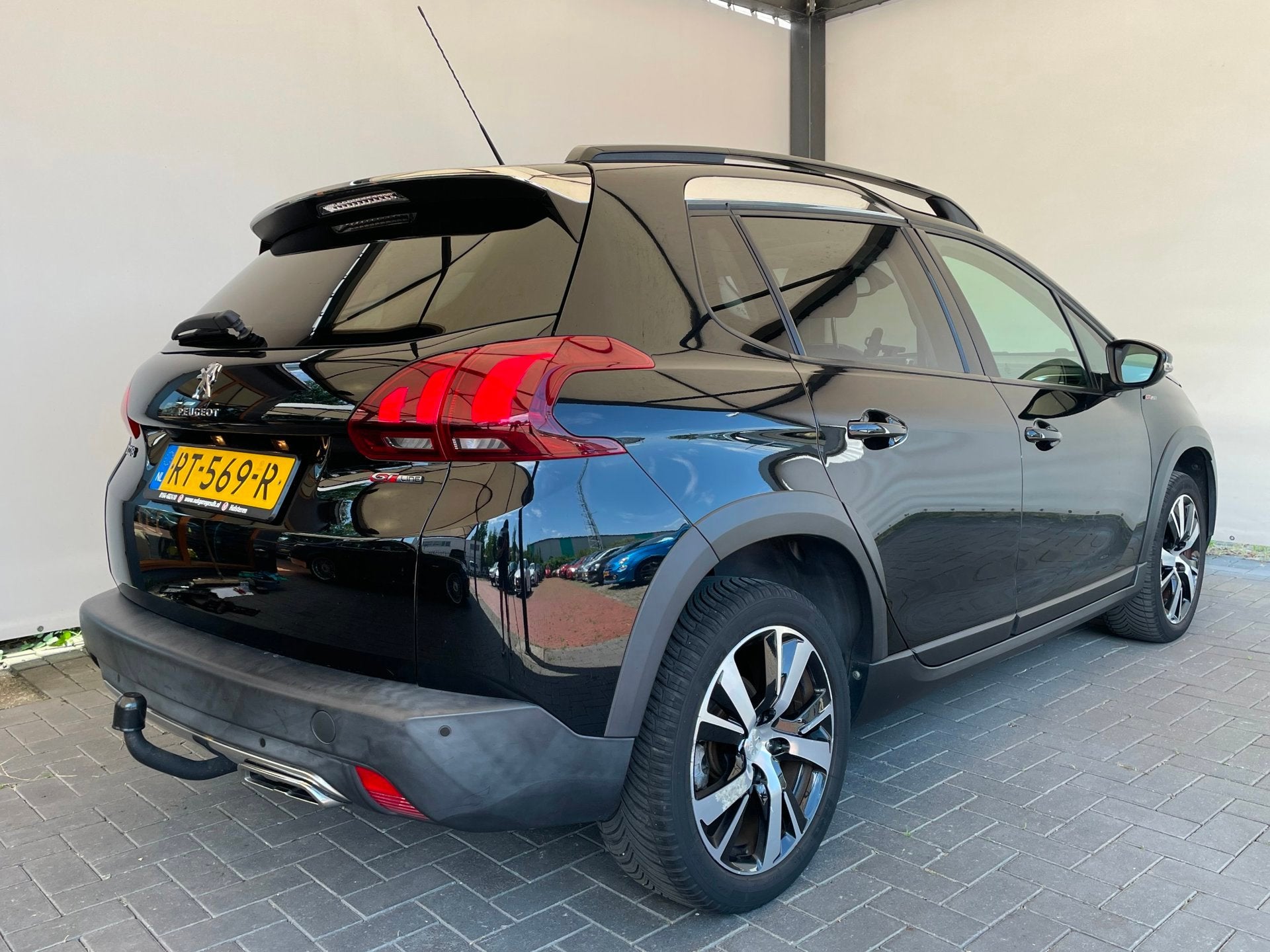 Peugeot 2008 1.2 PureTech GT-line|Leer|Glazen dak|Trekhaak|C, Auto's, Voorwielaandrijving, Bedrijf, Handgeschakeld, SUV of Terreinwagen