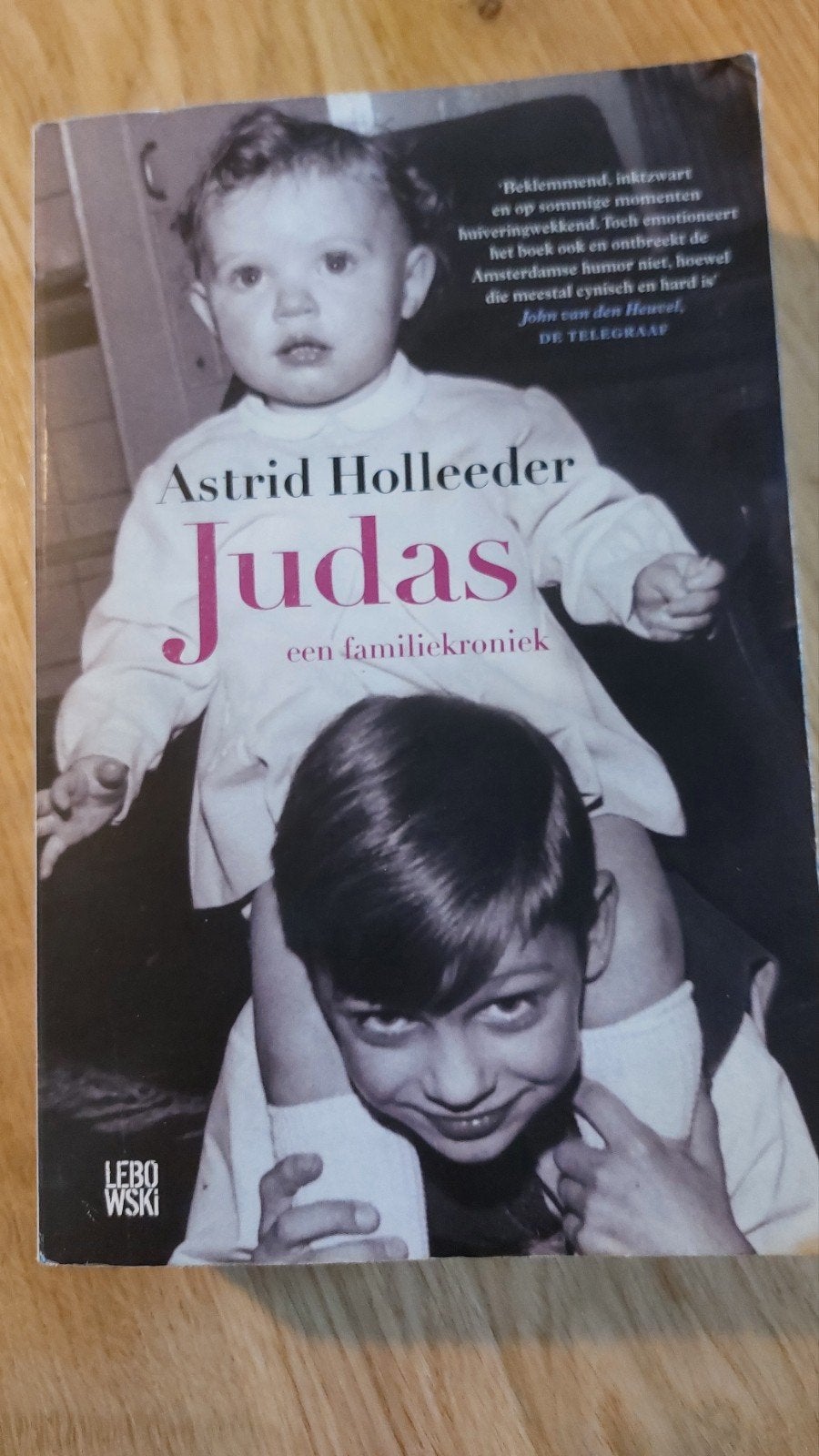 Astrid Holleeder - Judas: Een Familiekroniek, Ophalen of Verzenden, Gelezen, Astrid Holleeder, Nederland