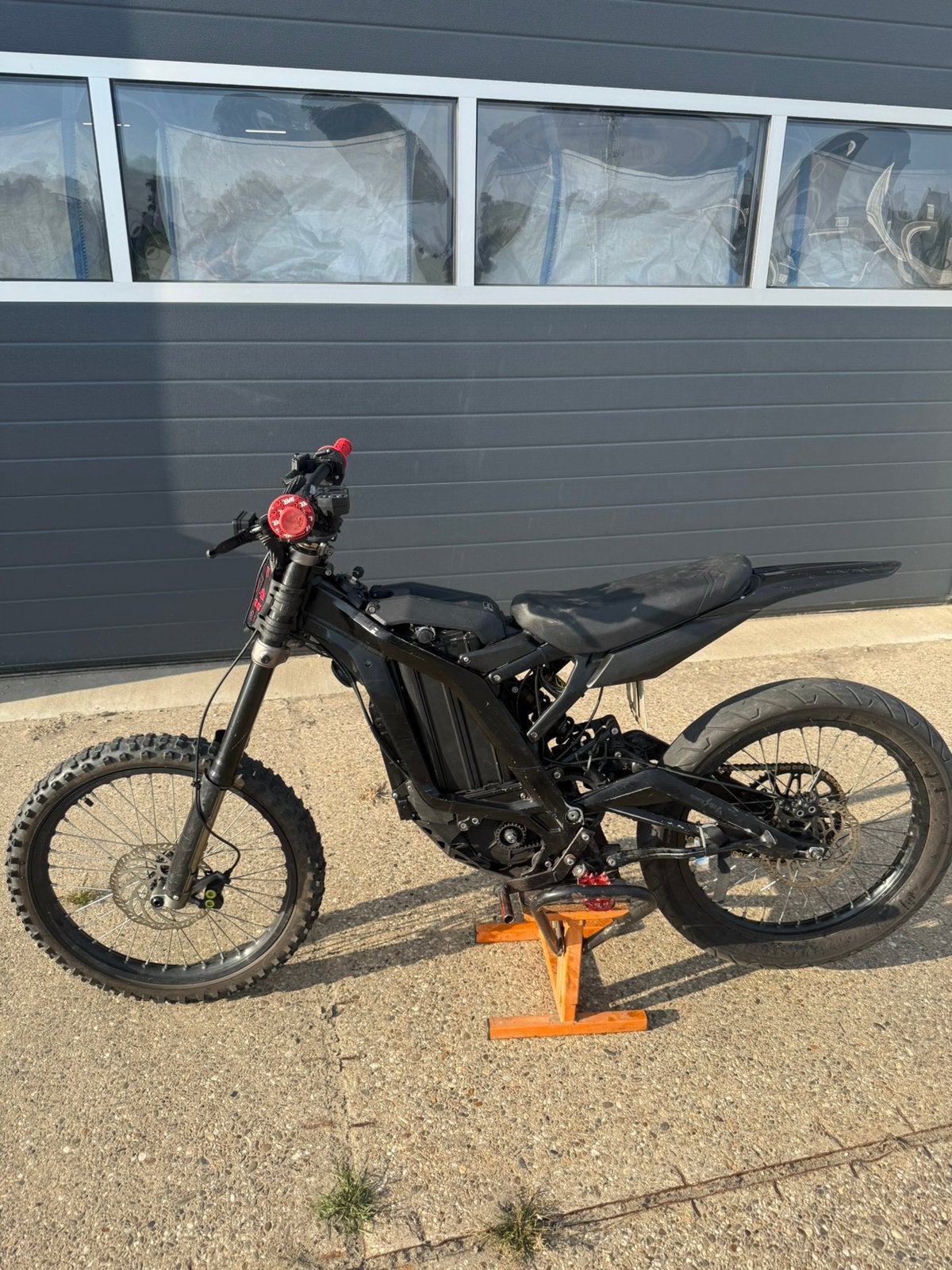 Surron LBX 2024 BROM Zonder WOK. Power upgrade, Fietsen en Brommers, Ophalen, Zo goed als nieuw, Yamaha