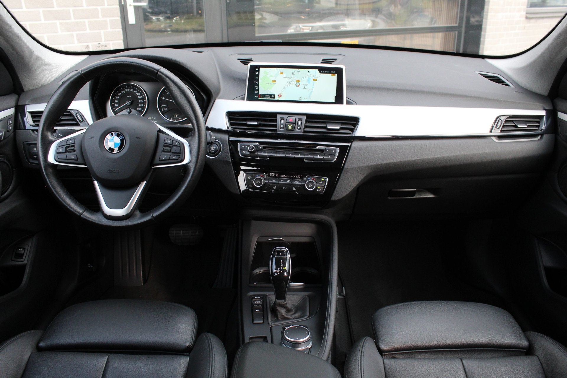 BMW X1 sDrive20i High Executive / Camera / HUD / Keyless / N, Blauw, Bedrijf, 1455 kg, SUV of Terreinwagen